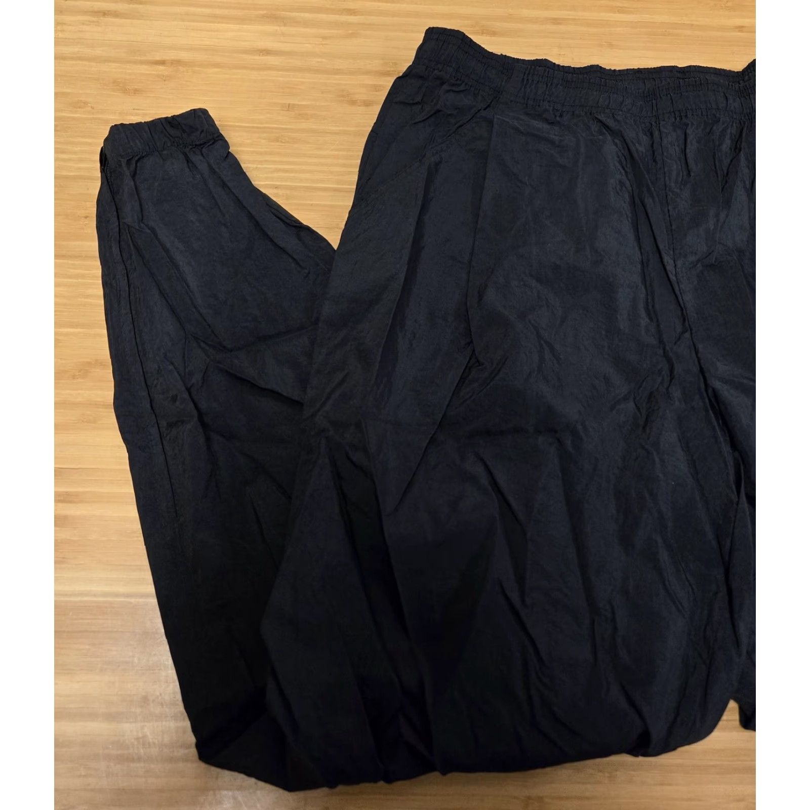Nike VINTAGE Nike Pants Mens XL Black Nylon Track Windbreaker Warm Up Swoosh 90s Size US 36 / EU 52 - 5 Thumbnail