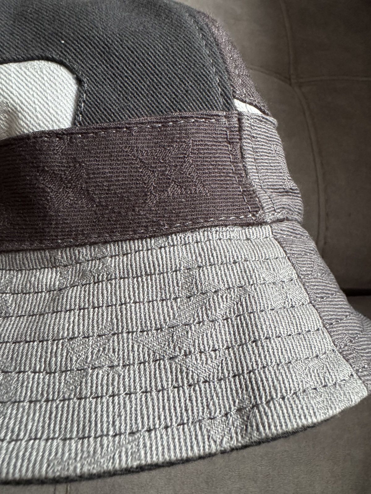 Louis Vuitton LOUIS VUITTON bucket hat study all photos and description Size ONE SIZE - 24 Thumbnail