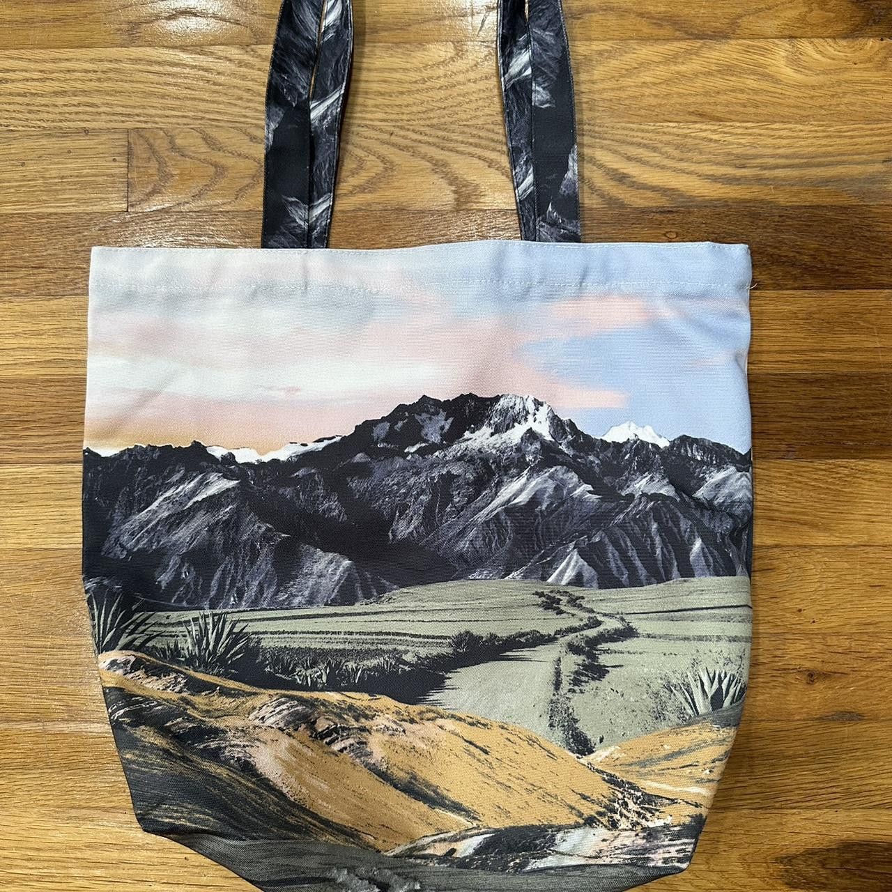 Forever 21 Graphic Canvas Tote Bag Size ONE SIZE - 1 Thumbnail