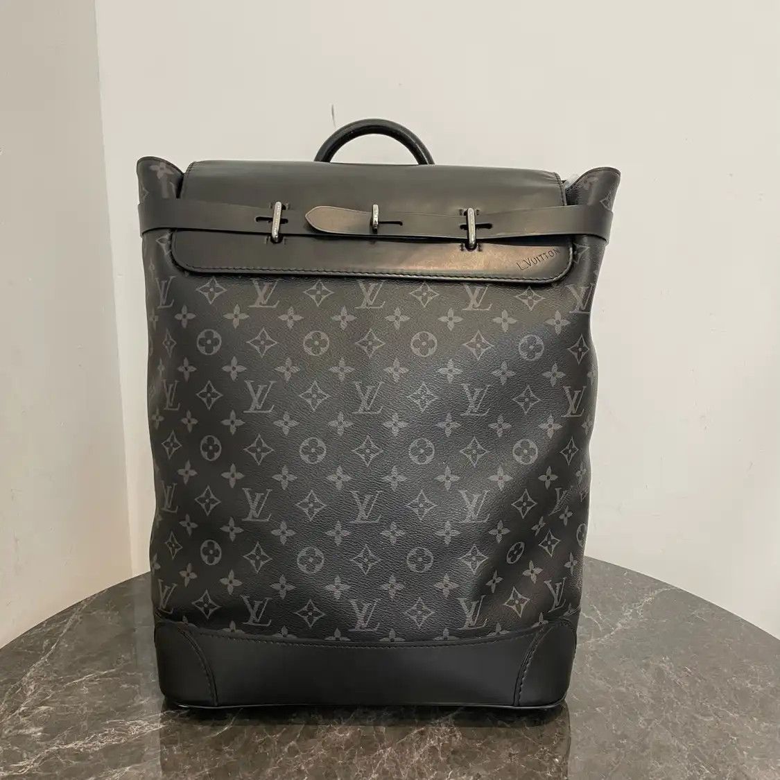 louis vuitton backpack silver Titanium Monogram – Savonches The versatile discovery pm backpack is made from monogram coated canvas and taïga leather in an understated grey as part of the taïgarama leather goods line Louis Vuitton Christopher PM Silver