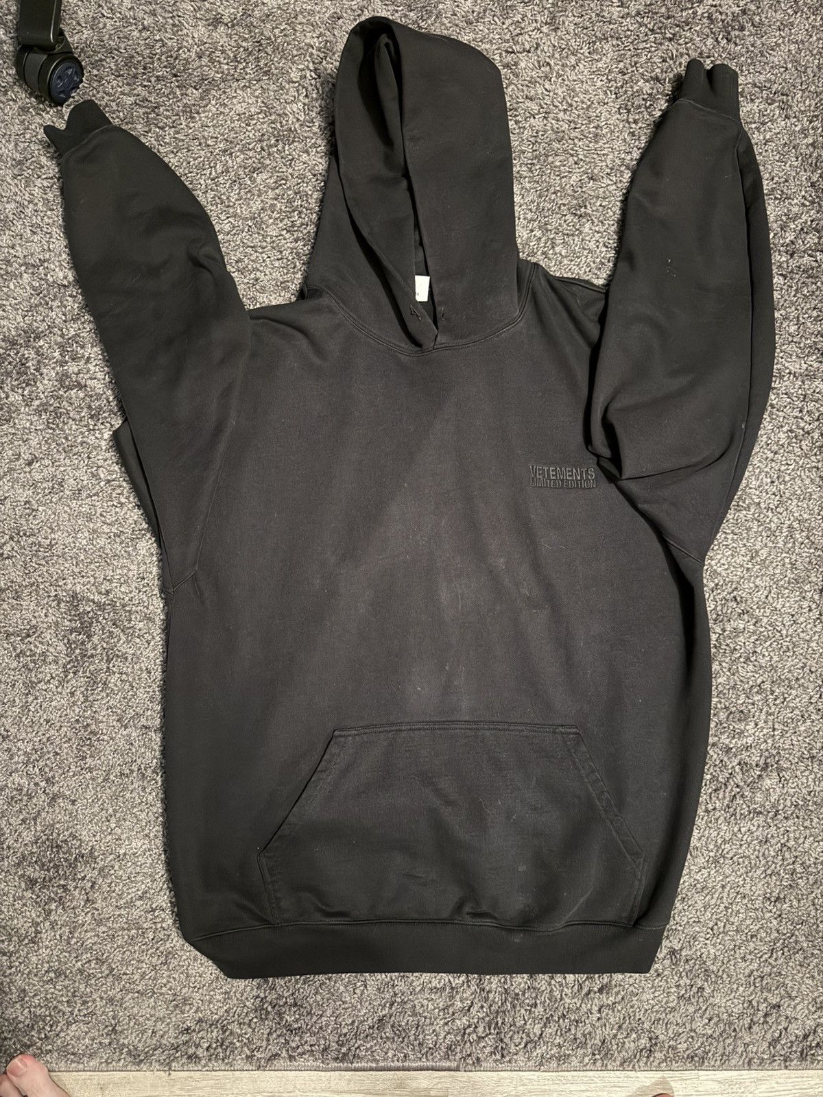 Vetements Vetements Black Embroidered Hoodie Size US S / EU 44-46 / 1 - 1 Thumbnail