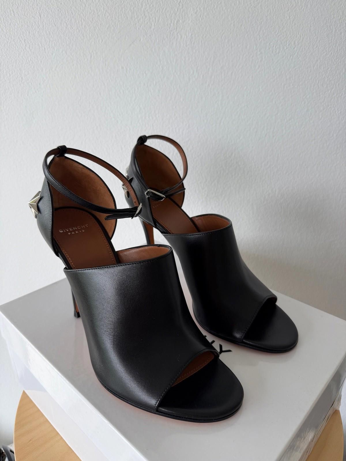 Givenchy new Givenchy womens stars sandals 10 heels shoes black 37 Size US 6 / IT 36 - 2 Thumbnail