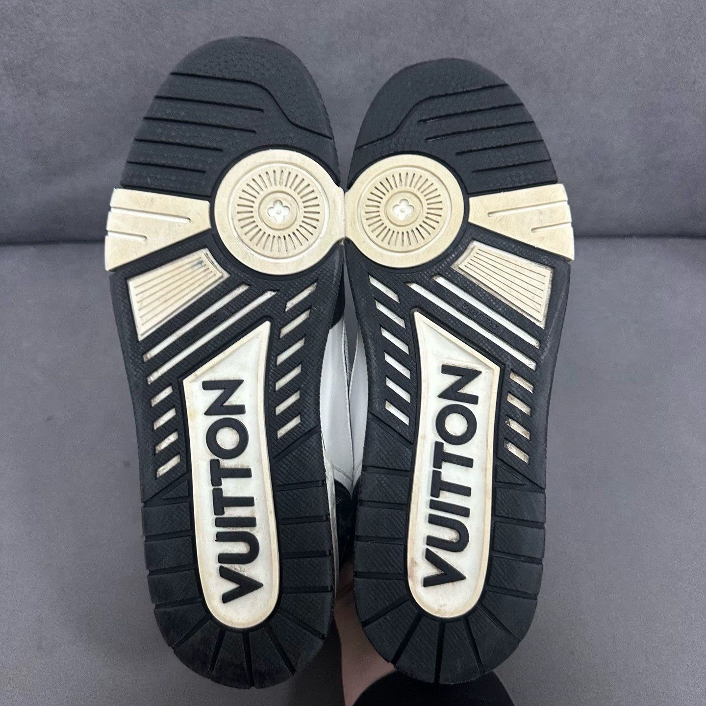 Louis Vuitton Size 42.5 / LV Trainer with straps, black and white Size US 9.5 / EU 42-43 - 7 Thumbnail