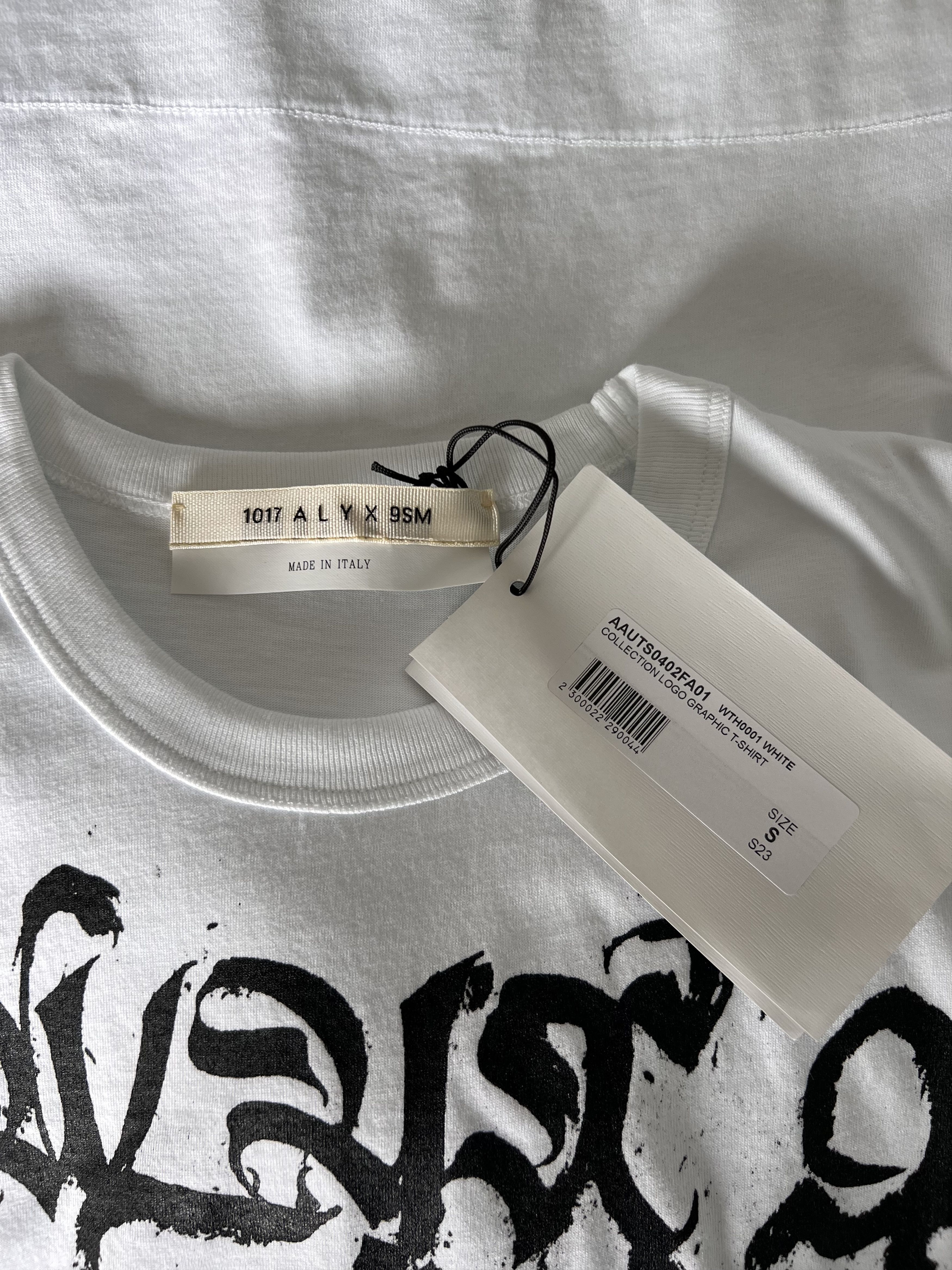 1017 ALYX 9SM 1017 Alyx 9SM Collection Logo Graphic Tee in White Size US S / EU 44-46 / 1 - 7 Thumbnail