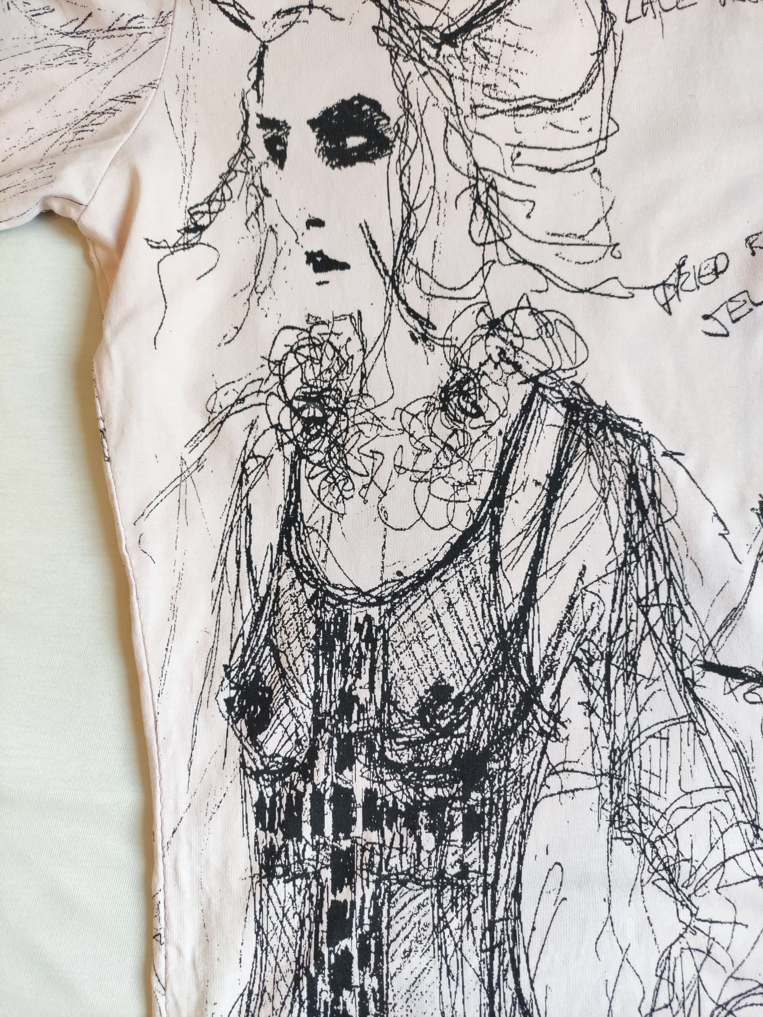 John Richmond Fitted Pink Designer Graphic punk t-shirt Size US L / EU 52-54 / 3 - 7 Thumbnail