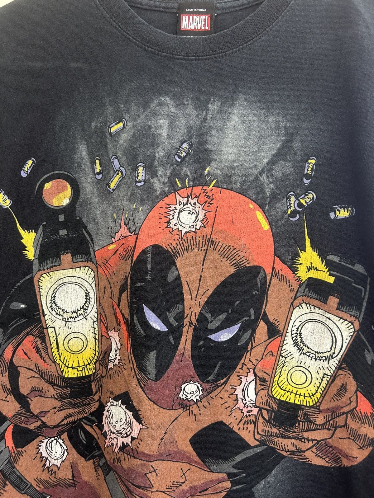 Marvel Comics Vintage Marvel Deadpool Shooting Comic Graphic T-shirt Size US M / EU 48-50 / 2 - 3 Thumbnail