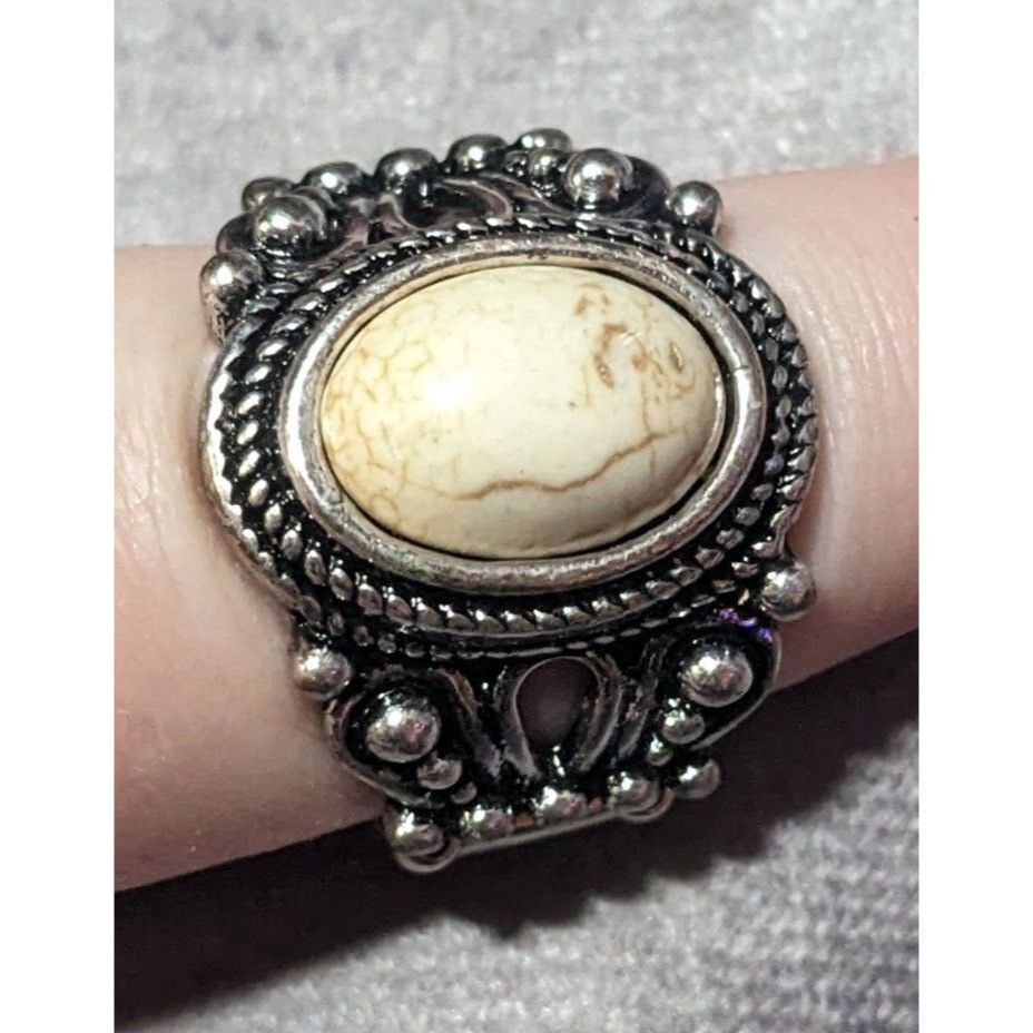 Other Victorian Style Silver Tone Stretch Ring With Marbled White Size ONE SIZE - 13 Thumbnail