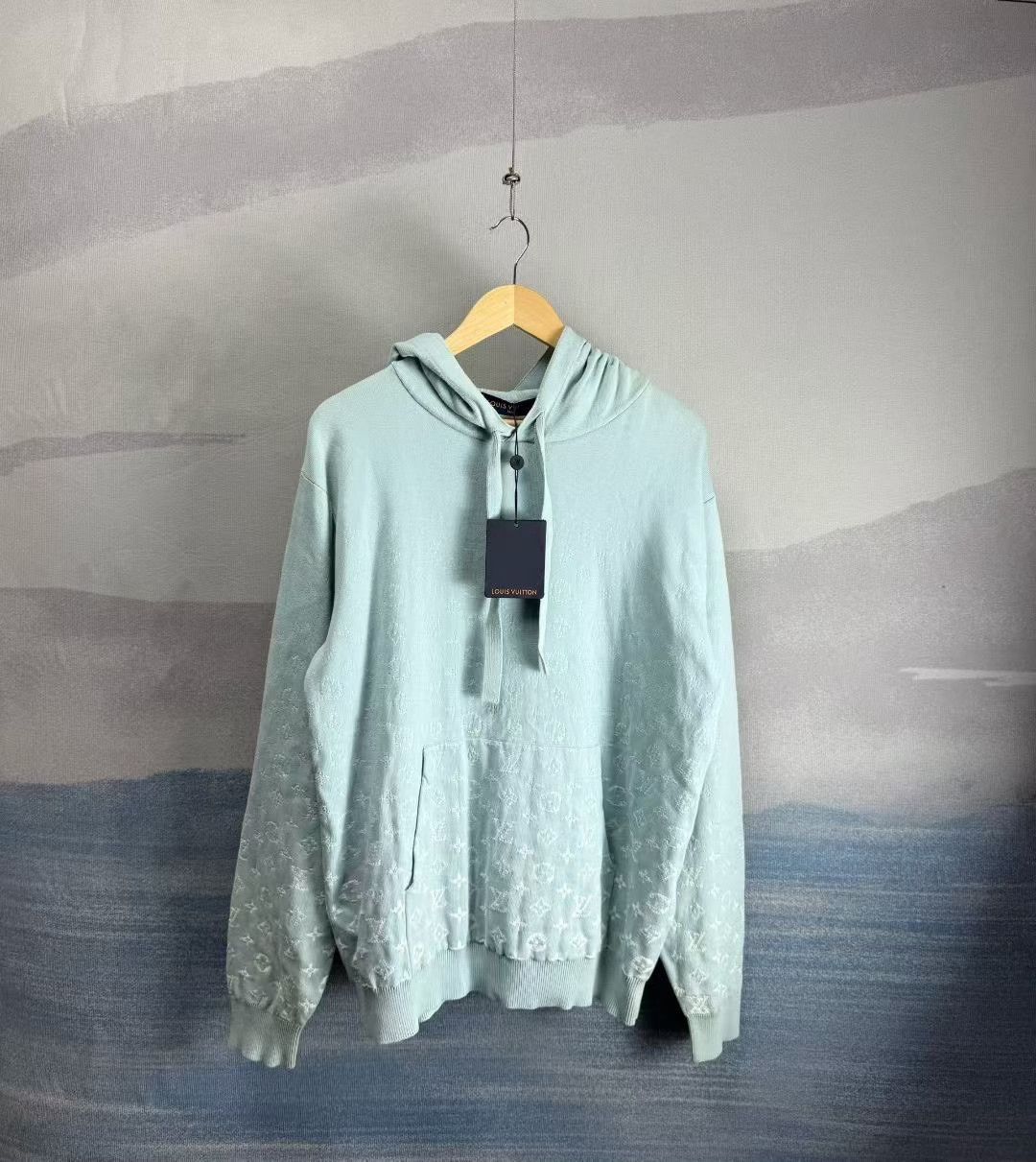 Louis Vuitton louis vuitton ice blue gradient hoodie Size US L / EU 52-54 / 3 - 1 Thumbnail