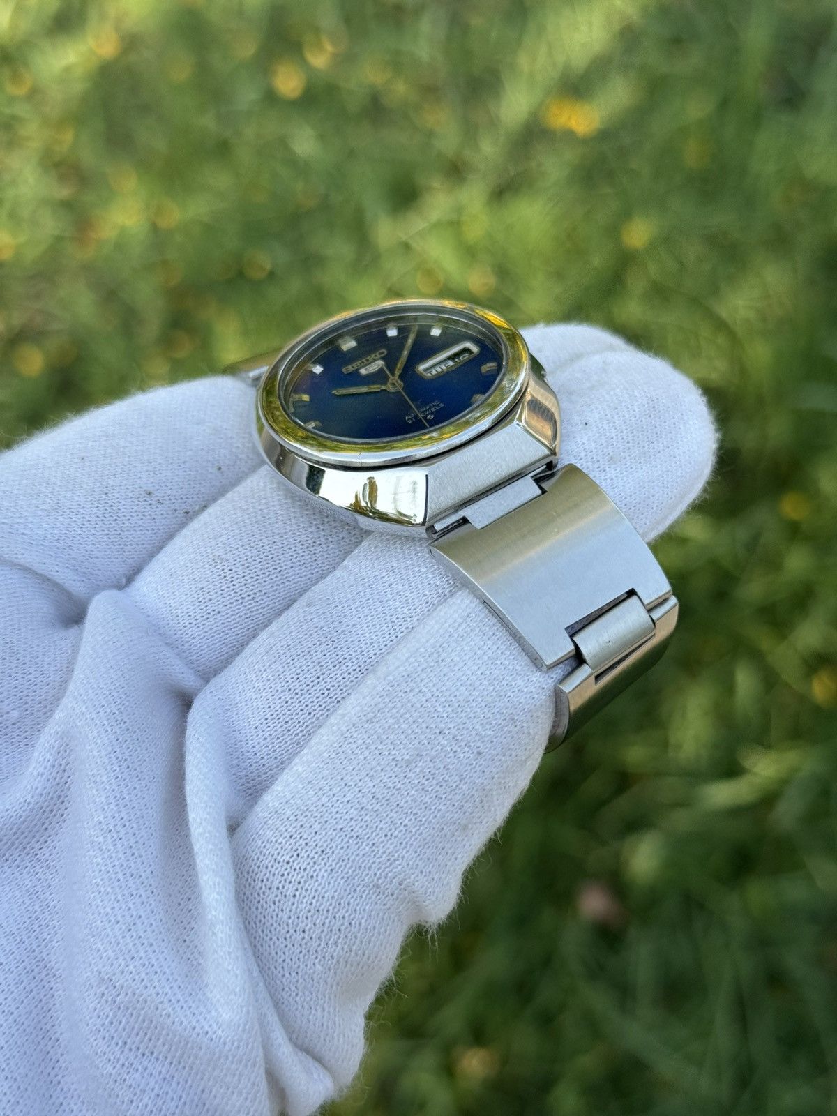 Seiko Vintage Seiko 5 Automatic Blue sunburst Dial day/date watch Size 36 - 6 Thumbnail