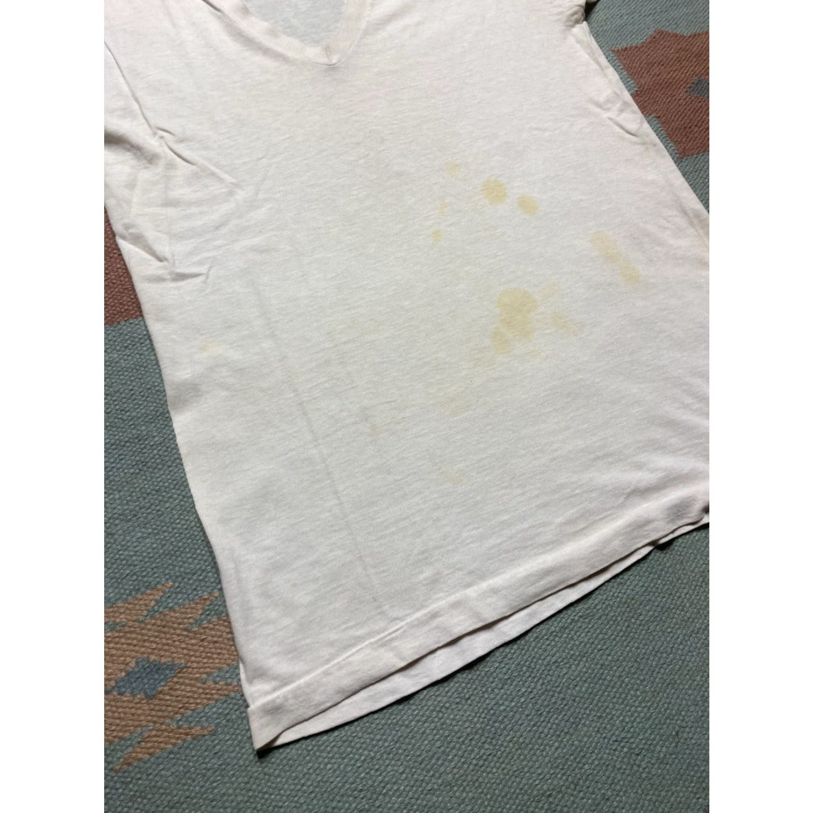 Fruit Of The Loom VINTAGE Fruit of the Loom T-Shirt Grunge V-Neck White Cotton Medium M Men Shirt Size US M / EU 48-50 / 2 - 4 Thumbnail