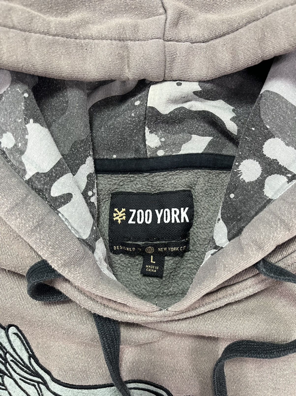 Zoo York 00s Zoo York Skating Eagle Faded Embroidered Hoodie L Y2K Size US L / EU 52-54 / 3 - 9 Thumbnail