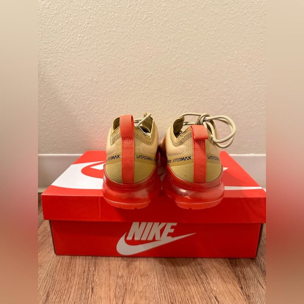 Nike Nike Air VaporMax 2019 'Crimson Gold' Size US 9.5 / EU 42-43 - 2 Thumbnail