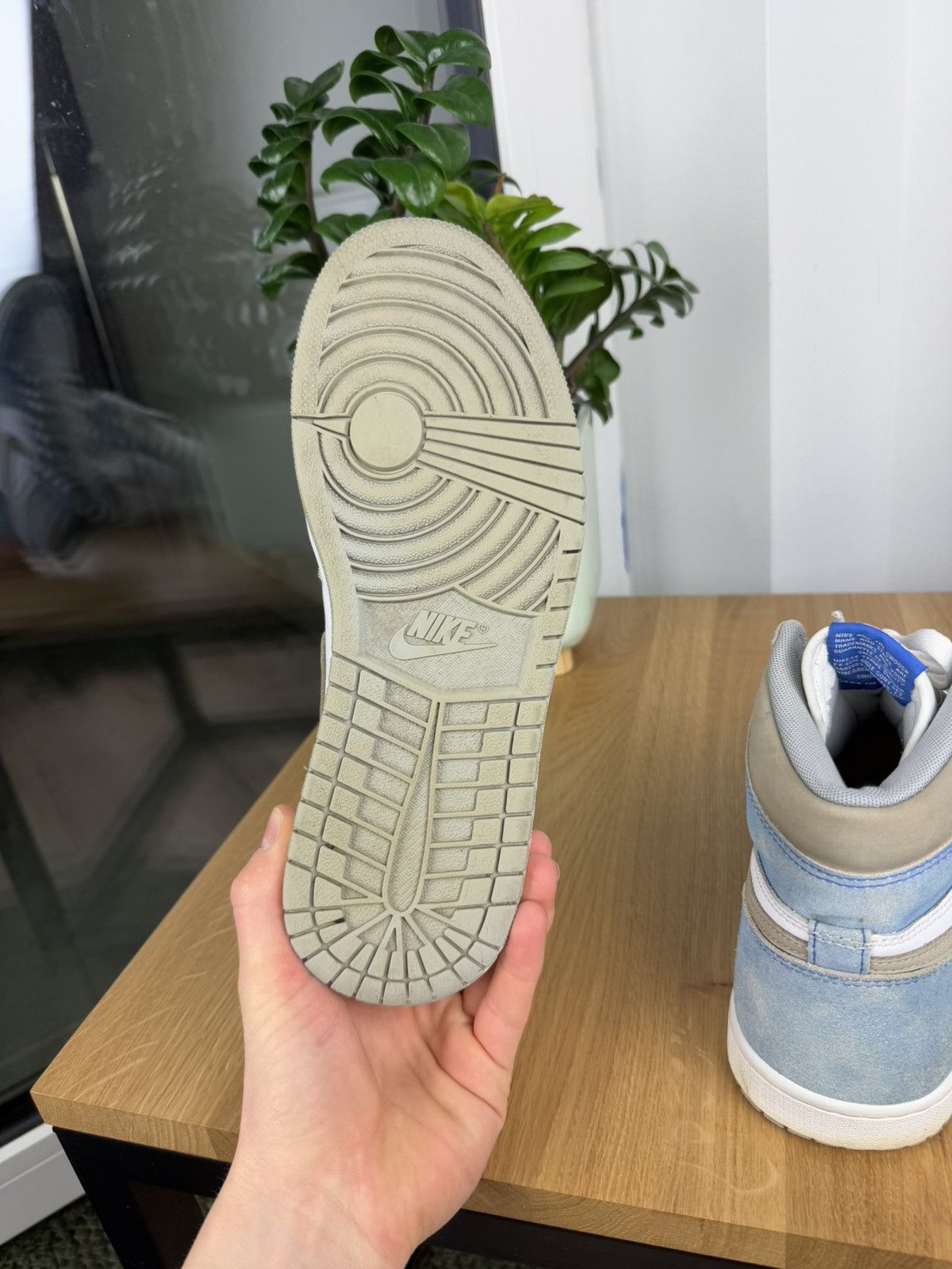 Jordan Brand × Nike Nike Air Jordan 1 “Hyper Royal” Size US 8.5 / EU 41-42 - 14 Thumbnail
