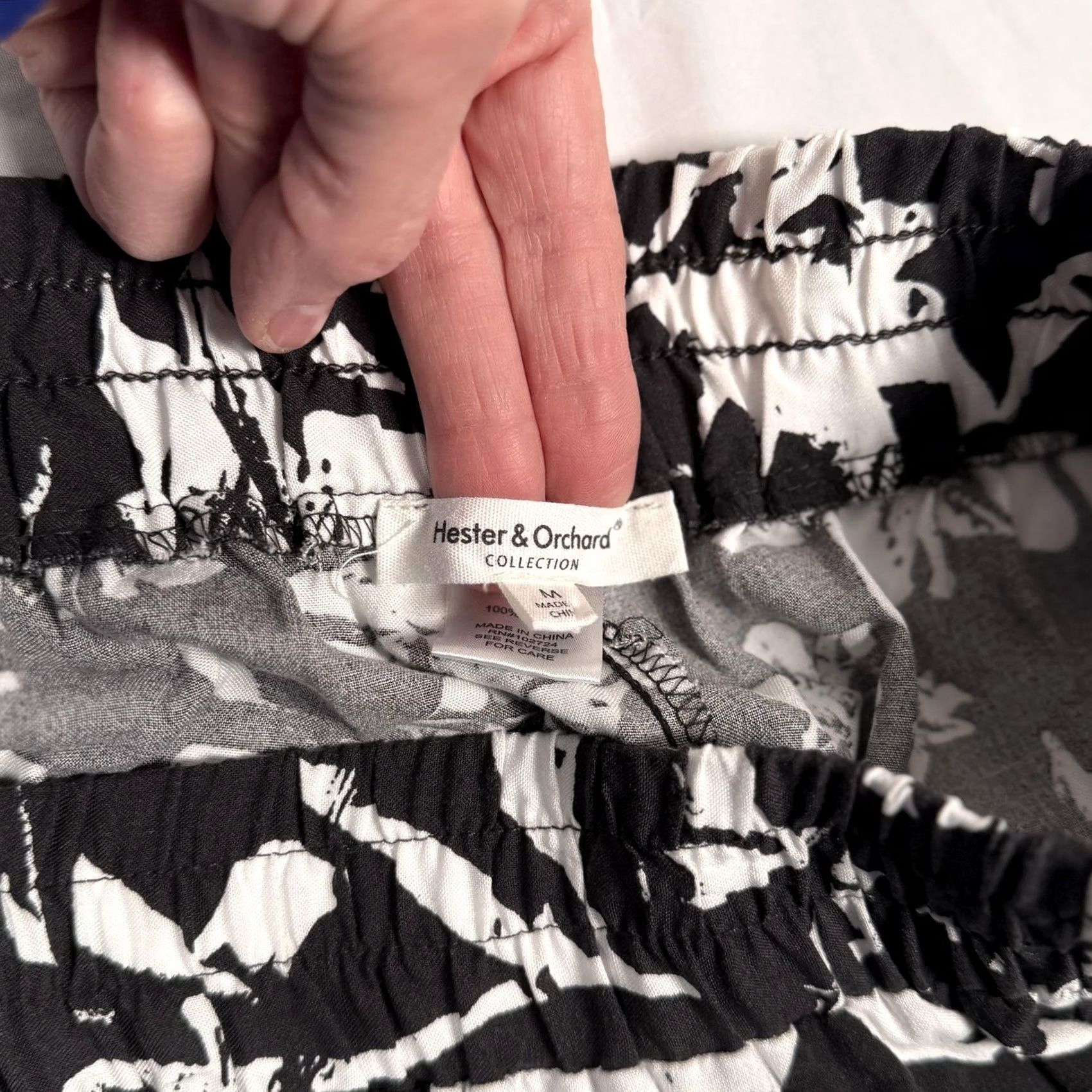 Vintage Hester & Orchard Bohemian Palazzo Pants M Women Wide-Leg Rayon Floral Elastic Waist Beach Vacation Casual Capris Cropped Black/White Floral Pattern Size 32" / US 10 / IT 46 - 3 Thumbnail