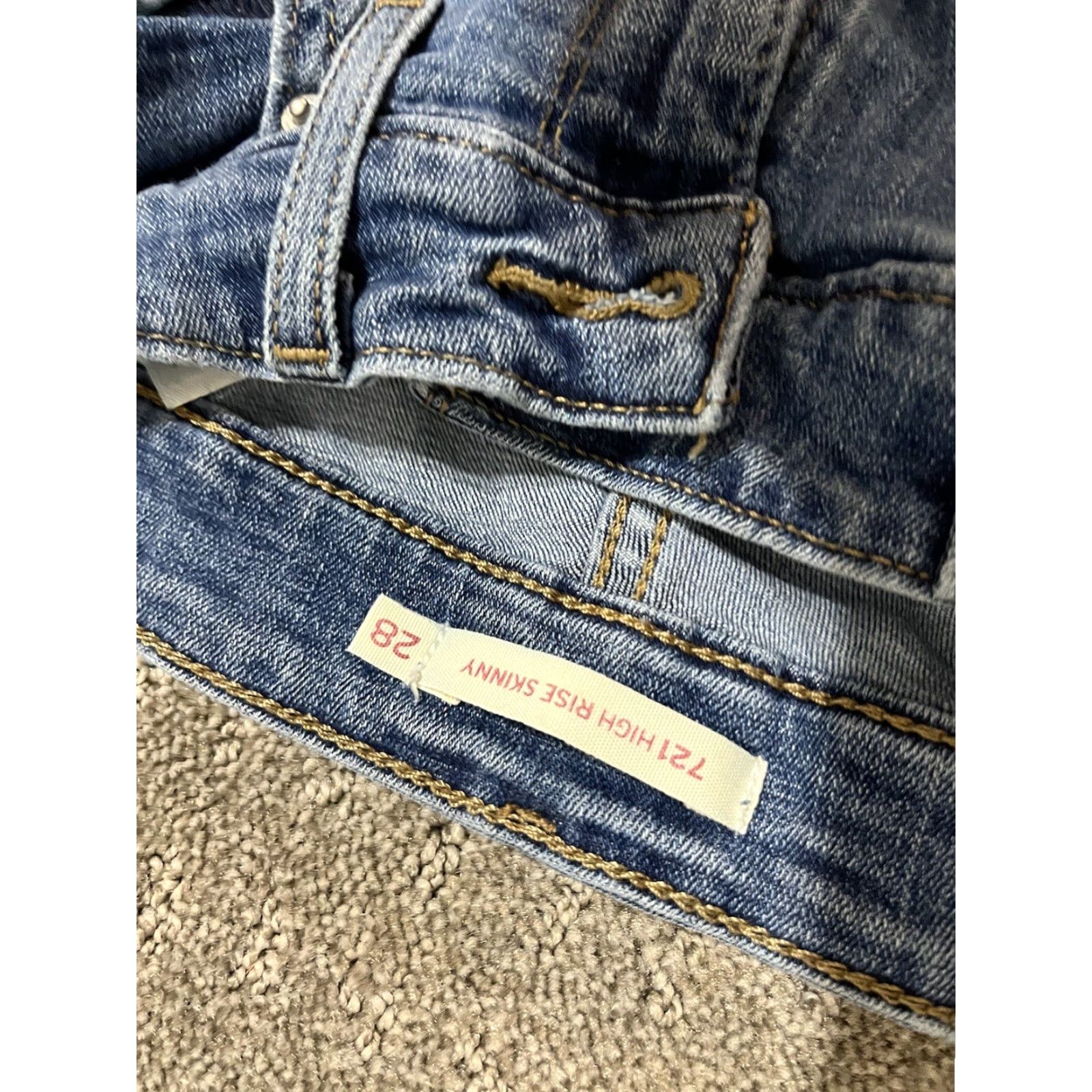 Levi's Levi's 721 High-Rise Skinny Women's Jeans Waist 28x28 Medium Wash Blue Size 28" / US 6 / IT 42 - 7 Thumbnail