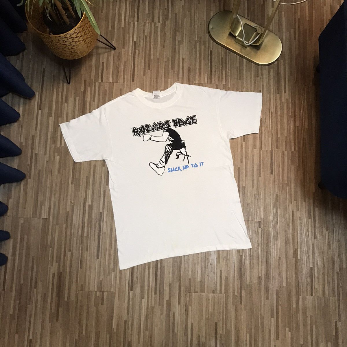 Band Tees × Vintage VINTAGE RAZORS EDGE SUCK UP TO IT AC⚡️DC RARE TEE Size US L / EU 52-54 / 3 - 1 Thumbnail