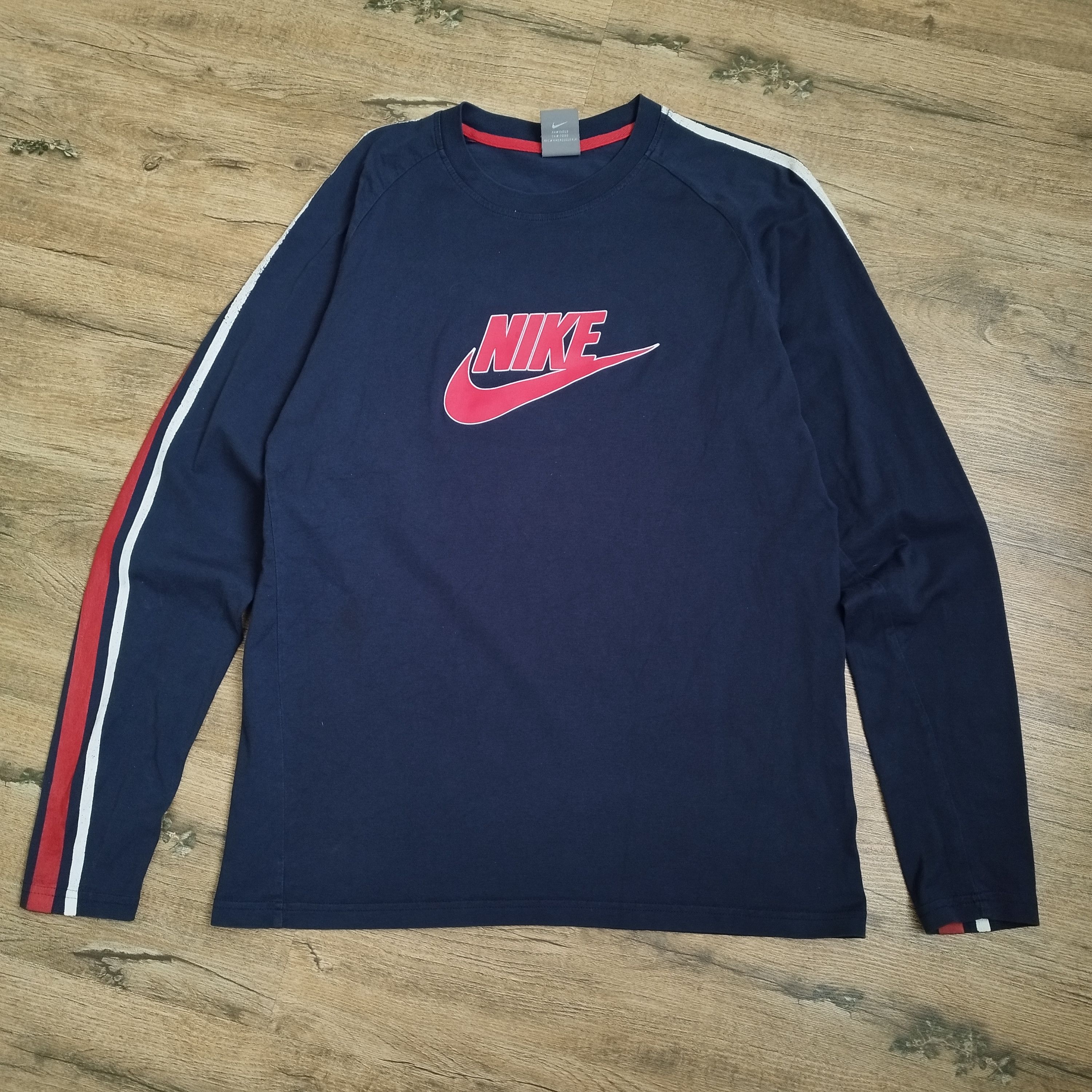 Nike Vintage Nike Big Logo Long Sleeve Shirt Y2K Retro Streetwear Size US L / EU 52-54 / 3 - 1 Thumbnail