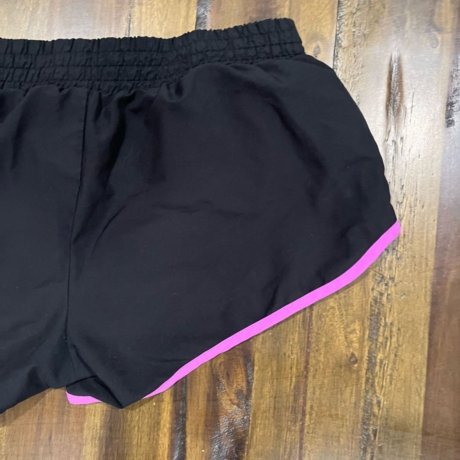 Old Navy Old Navy Track Shorts Black Hot Pink Size 26" / US 2 / IT 38 - 6 Thumbnail