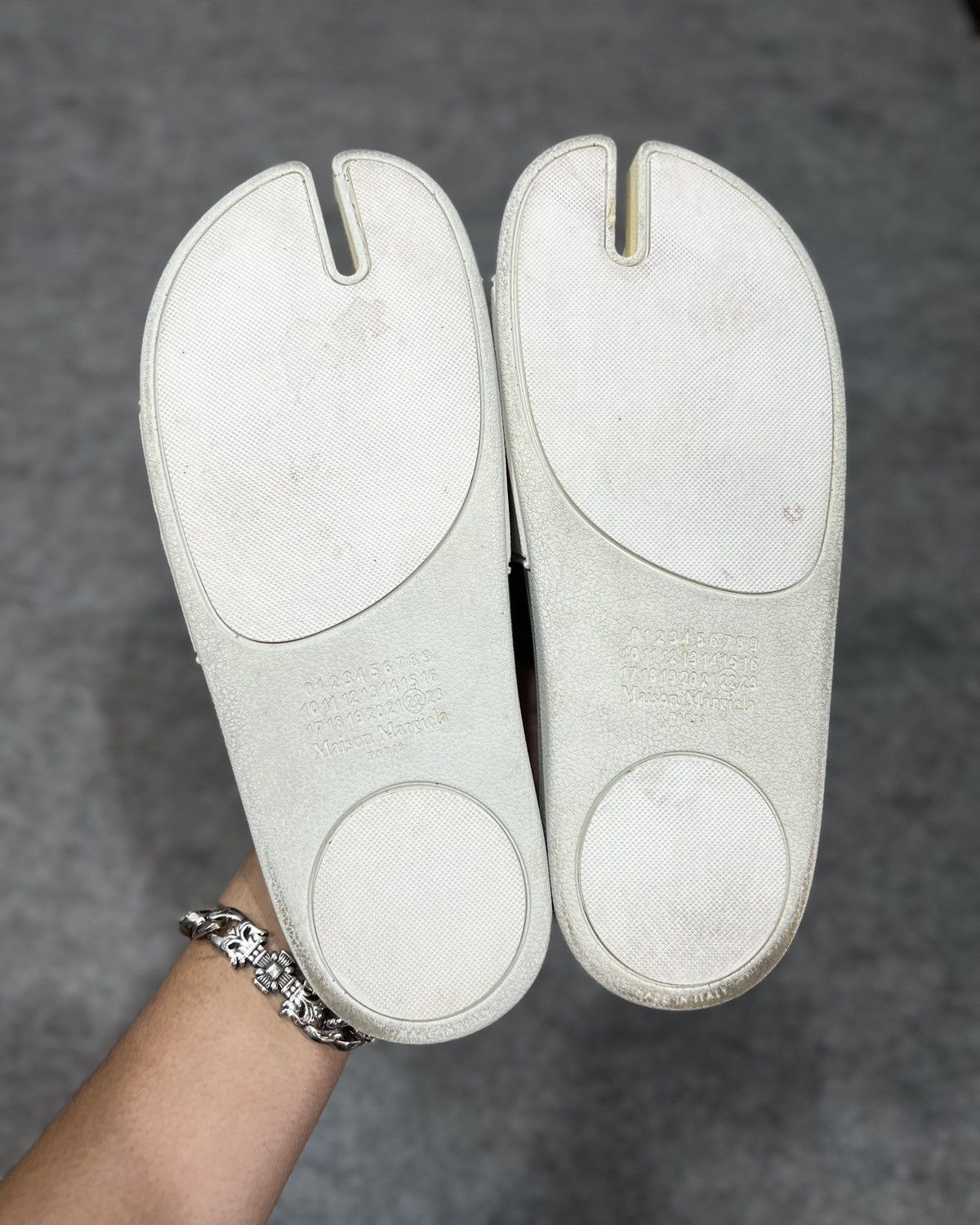 Maison Margiela Maison Margiela White Tabi Slides Sandal Size US 9.5 / EU 42-43 - 8 Thumbnail