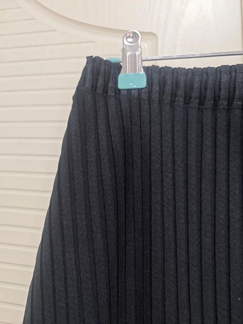 Issey Miyake Issey Miyake Pleated tulip skirt Size 25" / US 0 / IT 36 - 2 Thumbnail