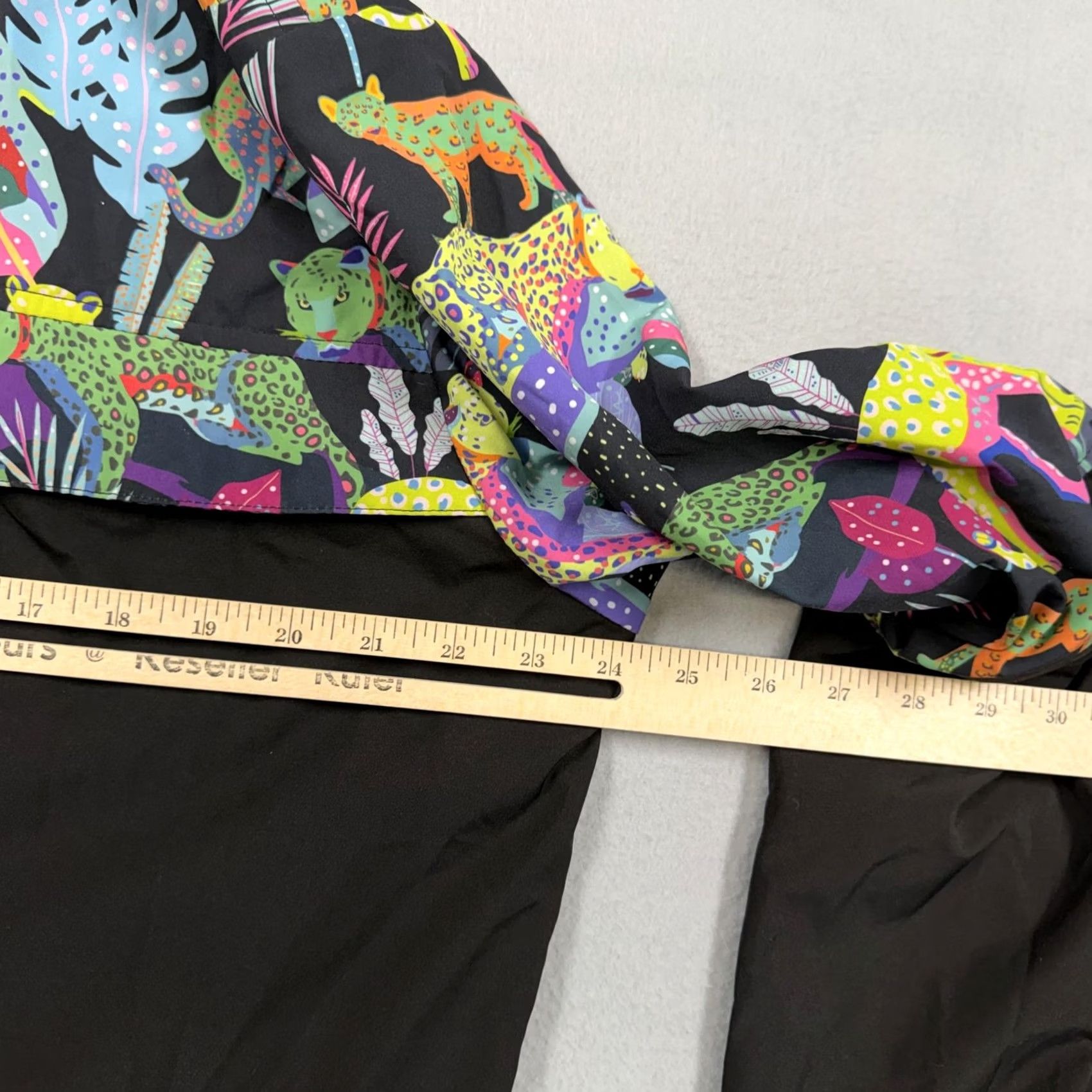 Vintage Sprints Jacket Mens Large Black Hooded 1/2 Zip Animal Print Running Windbreaker Size US L / EU 52-54 / 3 - 6 Thumbnail