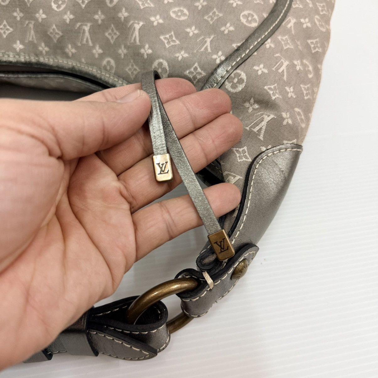 Louis Vuitton Louis Vuitton Minilin Silver Shoulder Hobo Bag Size ONE SIZE - 9 Thumbnail