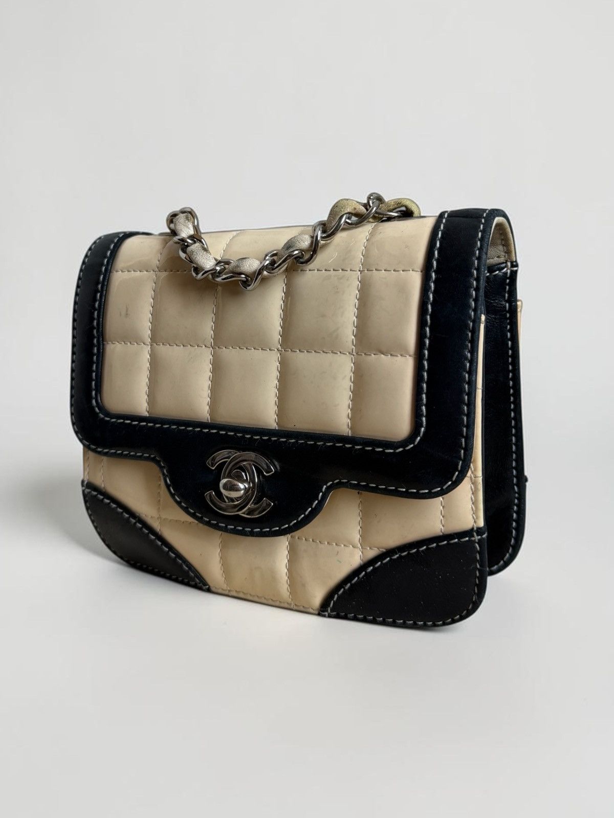 Chanel Chanel Patent Two-Tone Beige & Black Crossbody Mini Bag Size ONE SIZE - 6 Thumbnail