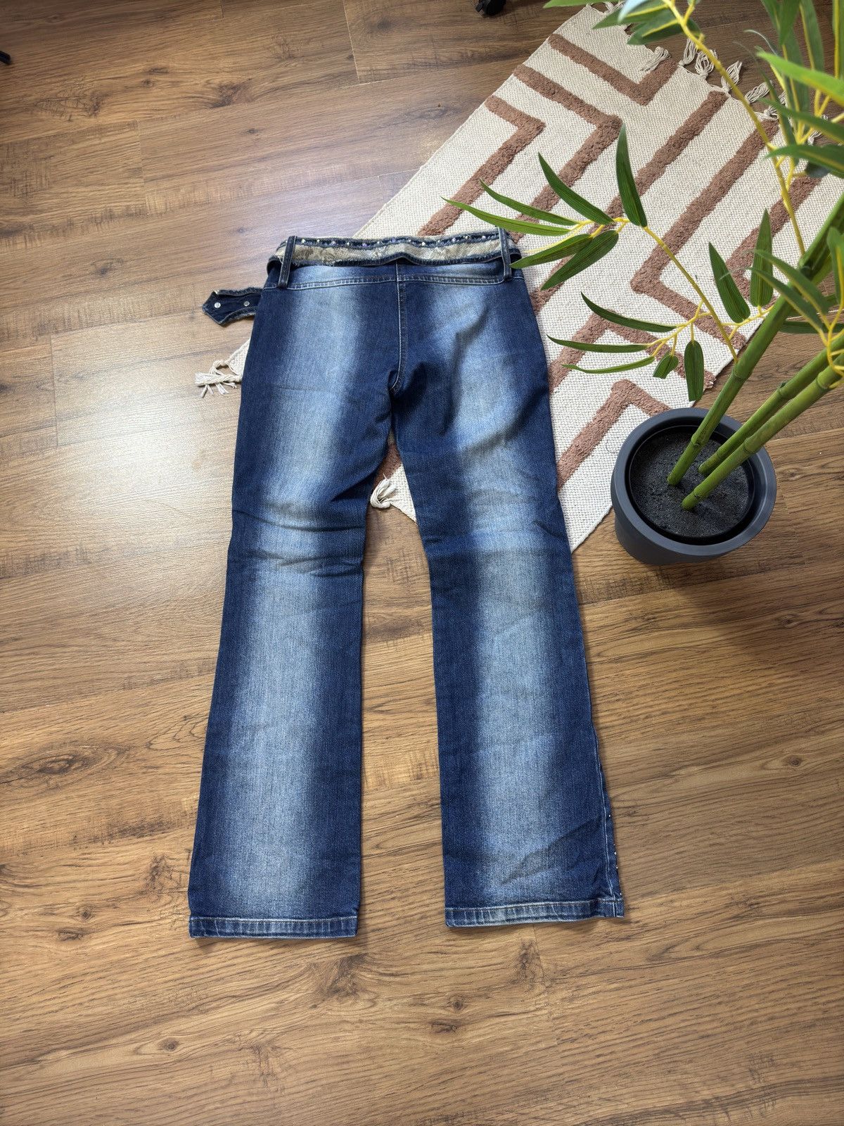 Vintage VINTAGE 2000s MARIELLA BURANI BELT FLARE JEANS Size 27" / US 4 / IT 40 - 6 Thumbnail