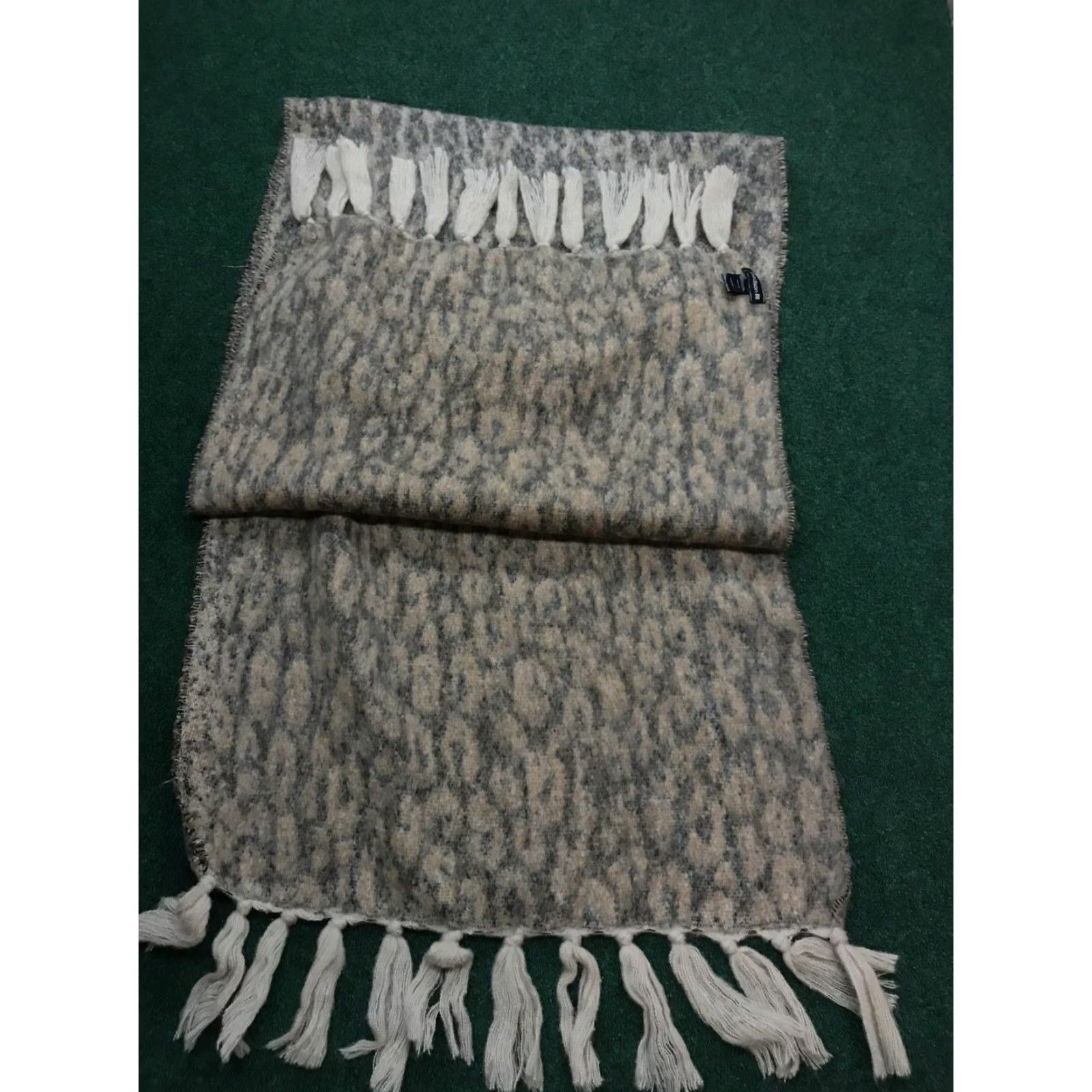 Madison MADISON 88 SCARF Animal Print 24" by 76" & 5" Fringe Super Soft & Comfy Brown & Gray Women Rectangle Scarf X2 Pre-owned Size ONE SIZE - 2 Thumbnail