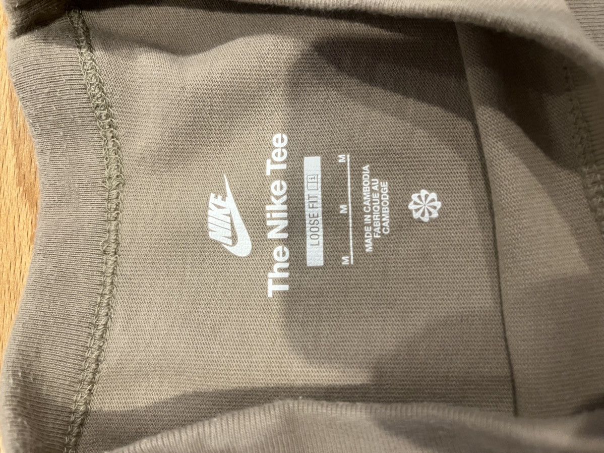 Nike Nike Tee Size M Loose Fit Khaki Size US M / EU 48-50 / 2 - 3 Thumbnail