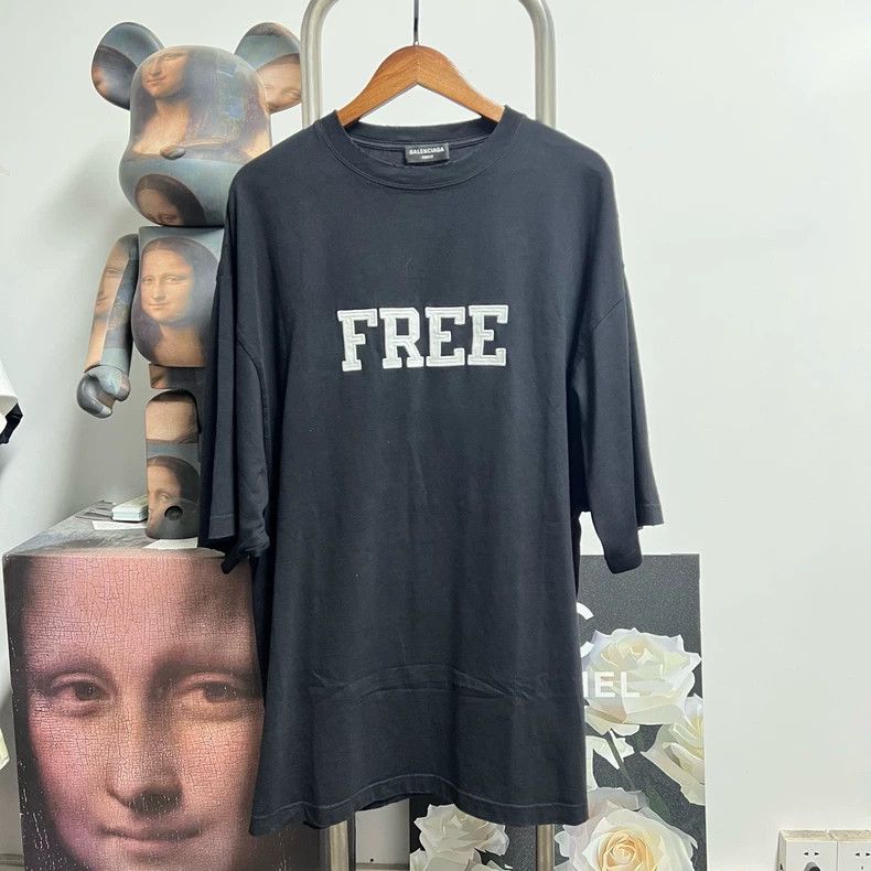 Balenciaga Balenciaga FREE Short Sleeve T-shirt Size US S / EU 44-46 / 1 - 1 Thumbnail