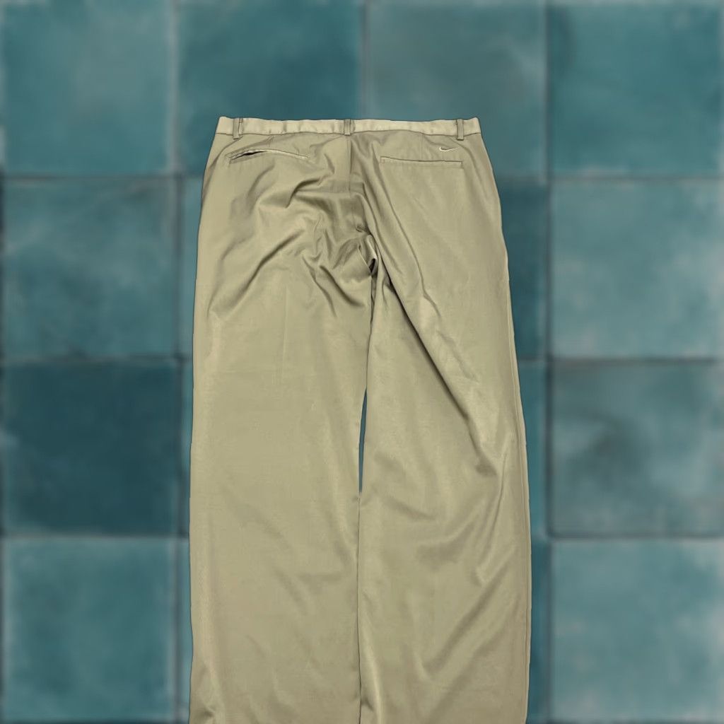 Nike Nike Golf Pants Mens 36 x 32 Pleated Chino Performance Stretch Slacks Black Brown Blue Navy Size US 36 / EU 52 - 1 Thumbnail