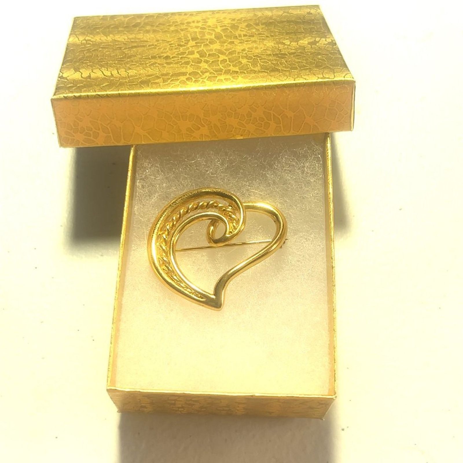 & Other Stories Vintage Signed Napier Twist Rope Heart Gold Tone Brooch Pin Size ONE SIZE - 8 Thumbnail
