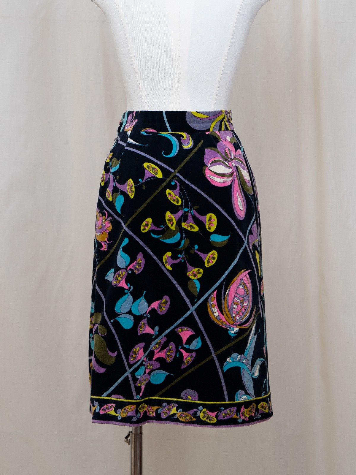 Emilio Pucci Emilio Pucci | 1960s Velvet Floral Skirt Size 27" / US 4 / IT 40 - 2 Thumbnail