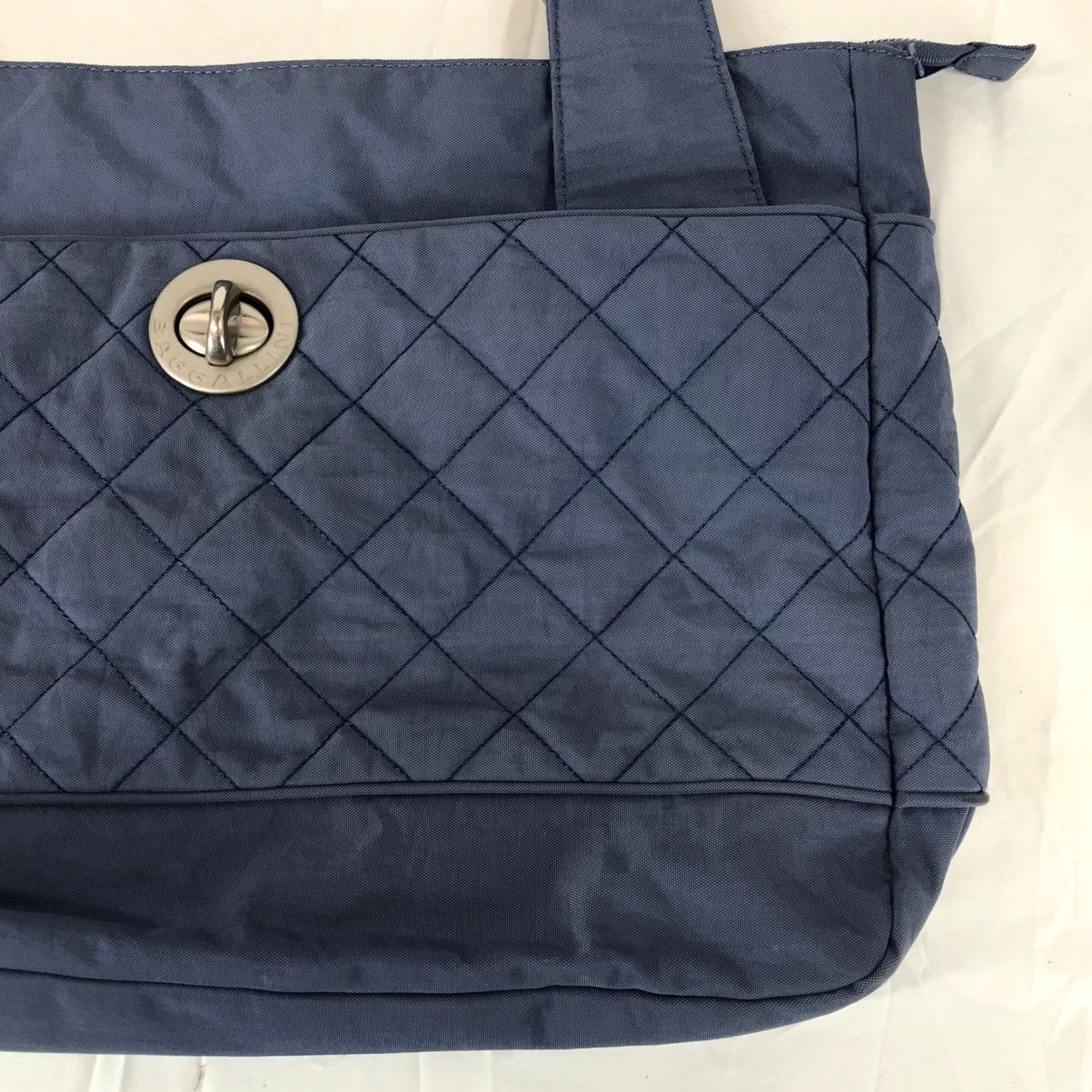 Vintage Baggallini Bag Blue Quilted Tote Purse Turn Lock Zip Pocket Shoulder Bag Size ONE SIZE - 3 Thumbnail