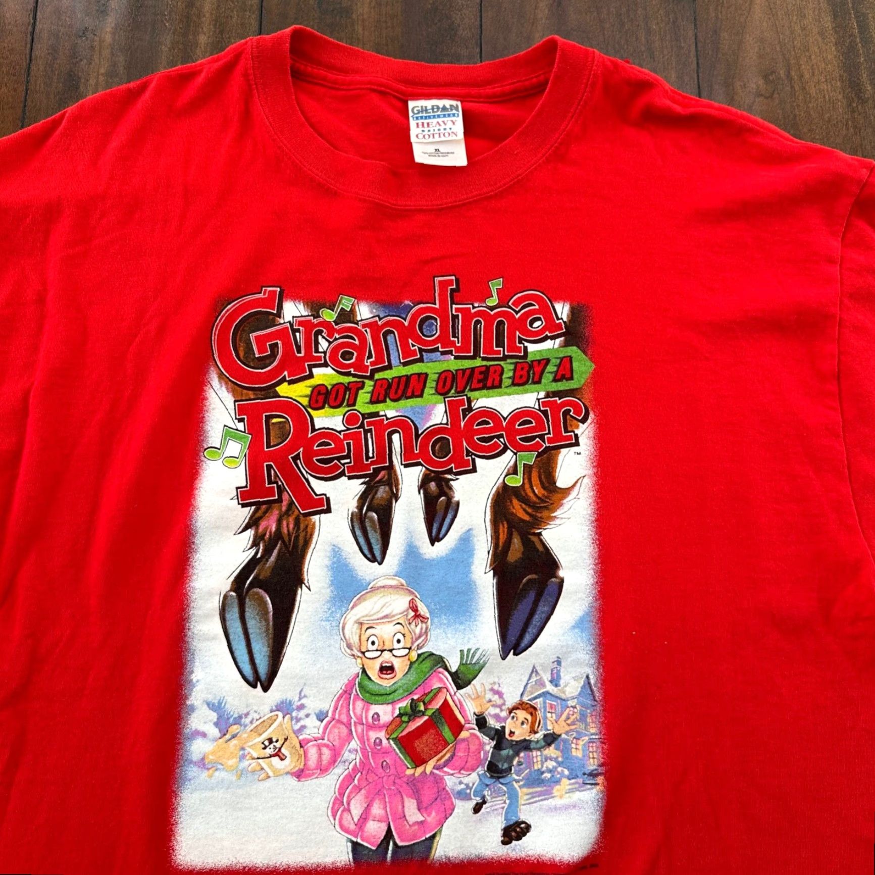 Gildan VINTAGE Christmas Grandma Got Ran Over By A Reindeer T Shirt Men XL Red Gildan Size US XL / EU 56 / 4 - 3 Thumbnail