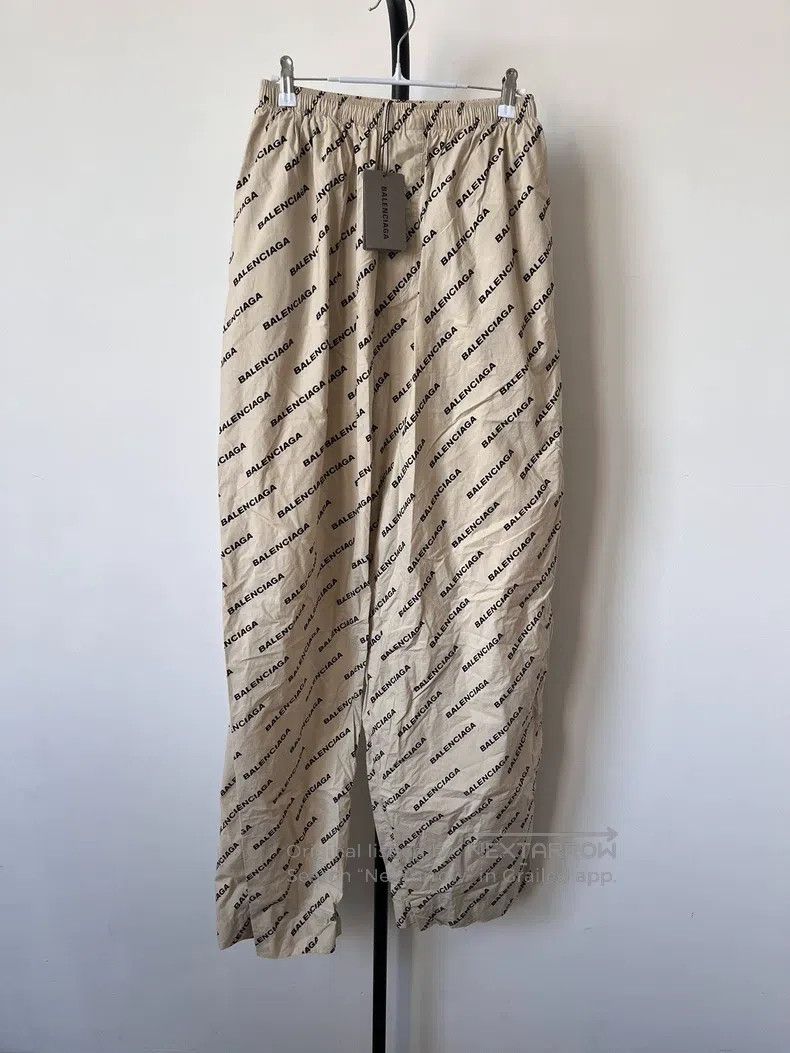 Balenciaga Balenciaga Full Print Logo Trousers Size US 30 / EU 46 - 1 Thumbnail