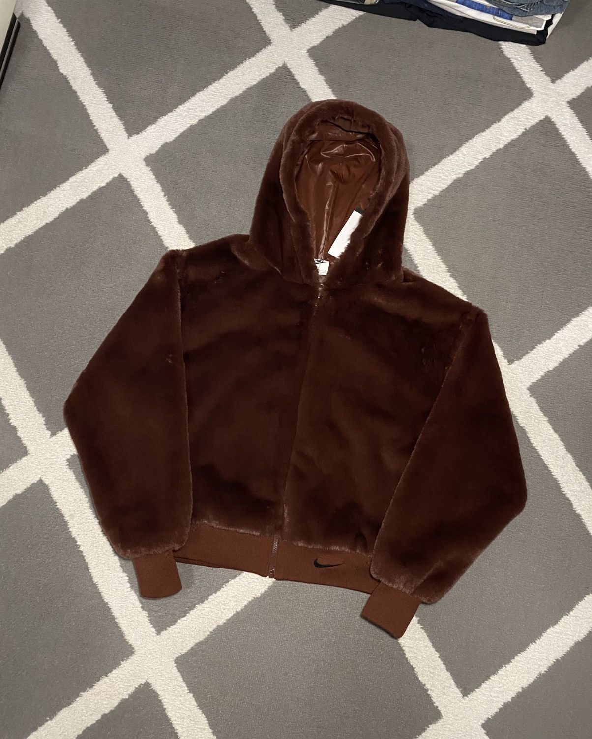 Nike Nike Essentials Faux Fur Swoosh Bomber Jacket women’s M BNWT Size M / US 6-8 / IT 42-44 - 2 Thumbnail