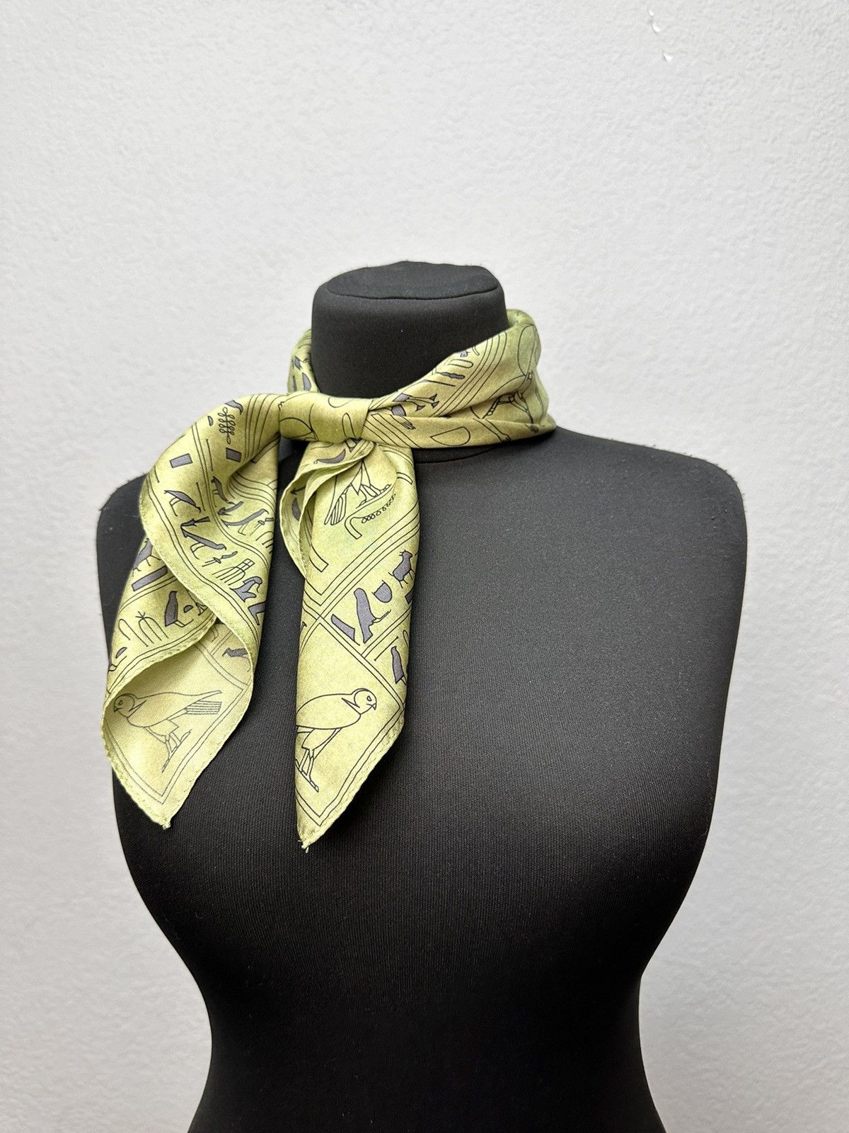 Other Made Japan Egyptian print silk scarf vintage museum piece Size ONE SIZE - 8 Thumbnail