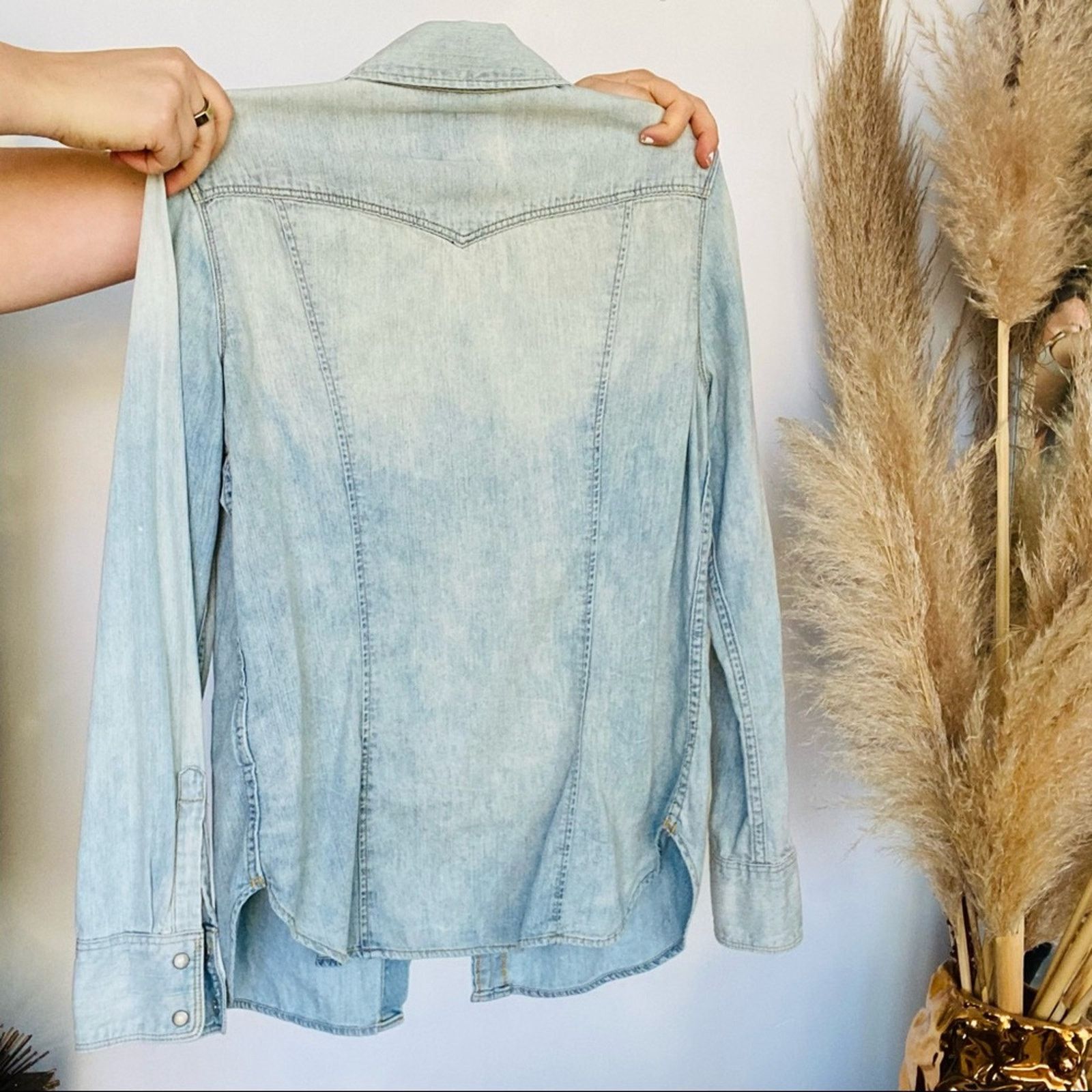 Levi's LEVIS Acid Wash Light Blue Button Snap Front Blouse Shirt Size M / US 6-8 / IT 42-44 - 4 Thumbnail