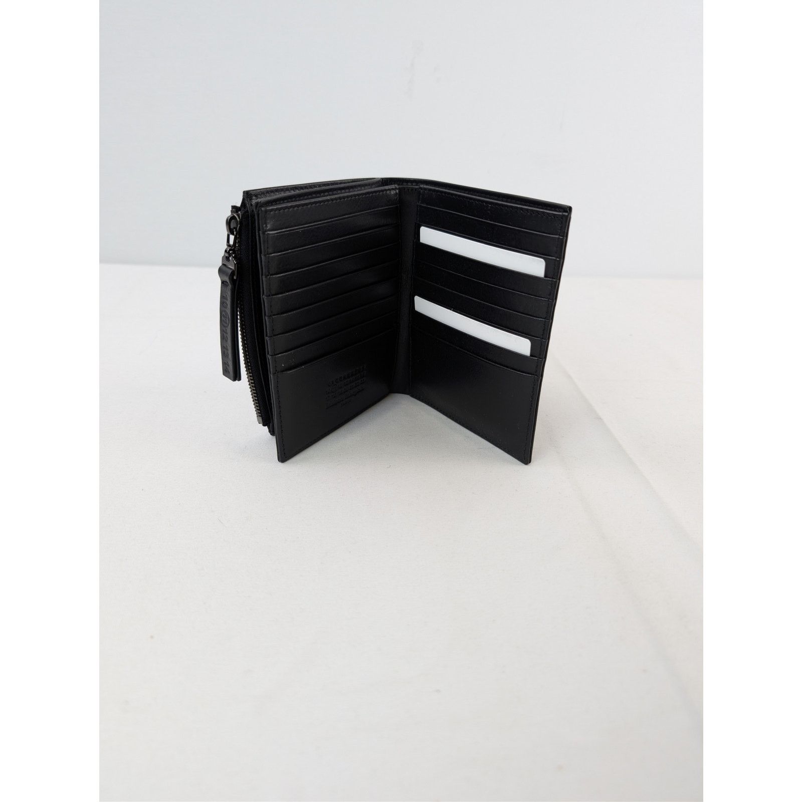 Maison Margiela o1rshd1 Size: OS / Bi-Fold Wallet Zippered / Multiple Slots Size ONE SIZE - 11 Thumbnail