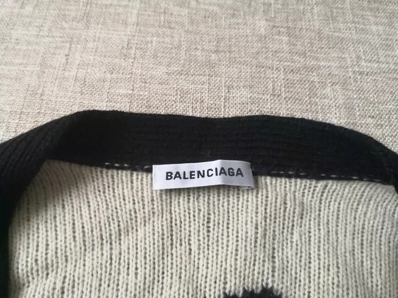 Balenciaga Balenciaga Women's full print cardigan sweater, knitwear Size XS / US 0-2 / IT 36-38 - 4 Thumbnail