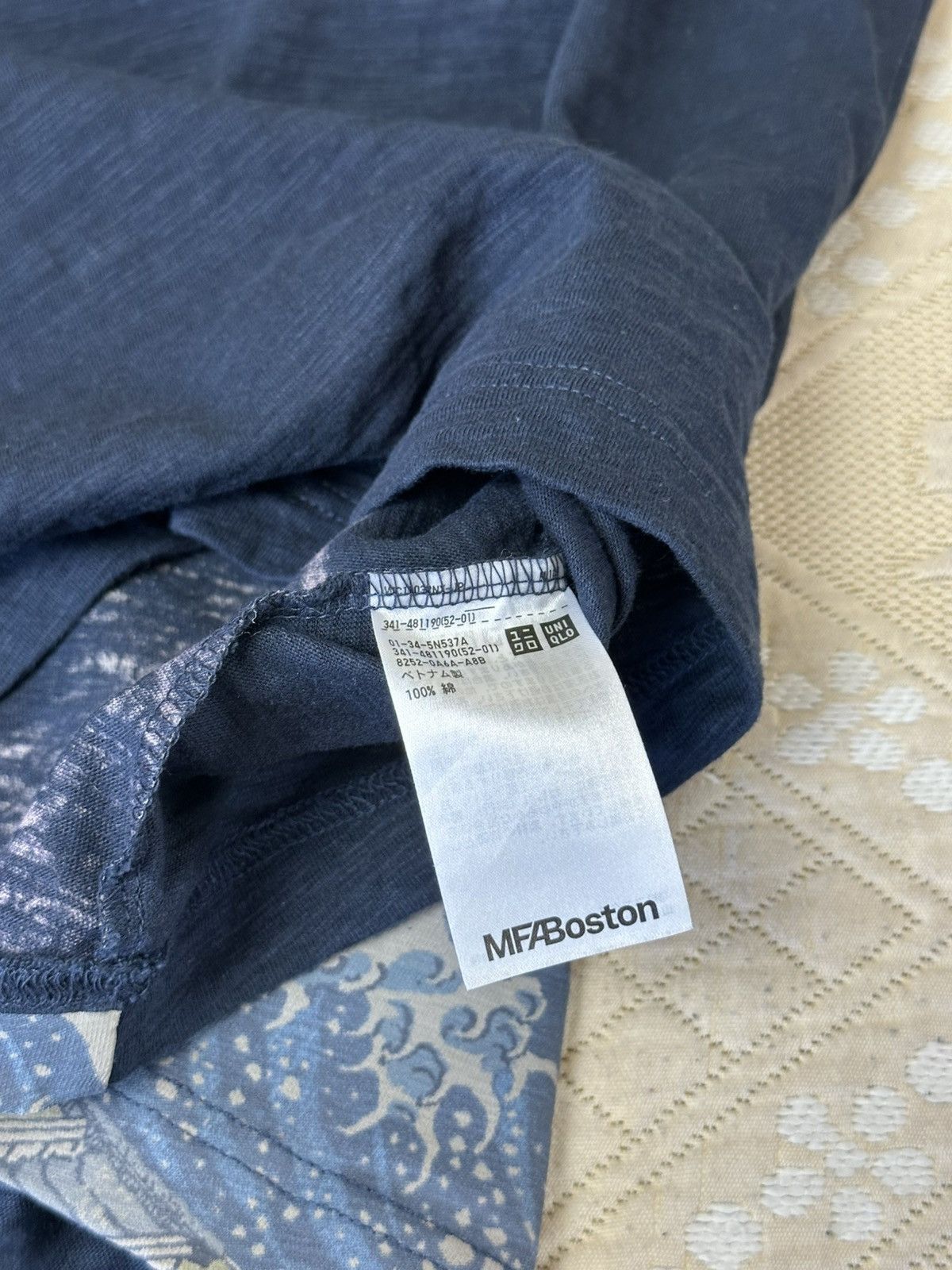 Uniqlo 🔥 Uniqlo Hokusai Blue White Great Wave SS T Shirt Kanagawa Size US M / EU 48-50 / 2 - 8 Thumbnail