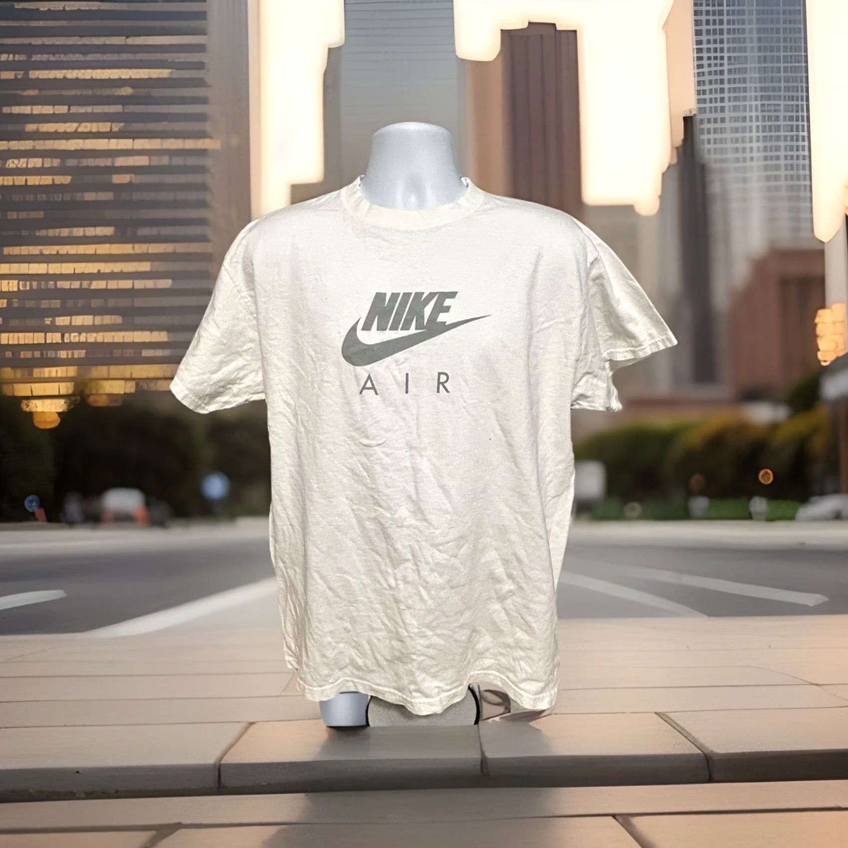 Nike VTG Nike Air Tee Shirt Men Large White Short Sleeve Center Logo Shirt Mens Nike Air Graphic Print 2000s Vintage Size US L / EU 52-54 / 3 - 5 Thumbnail