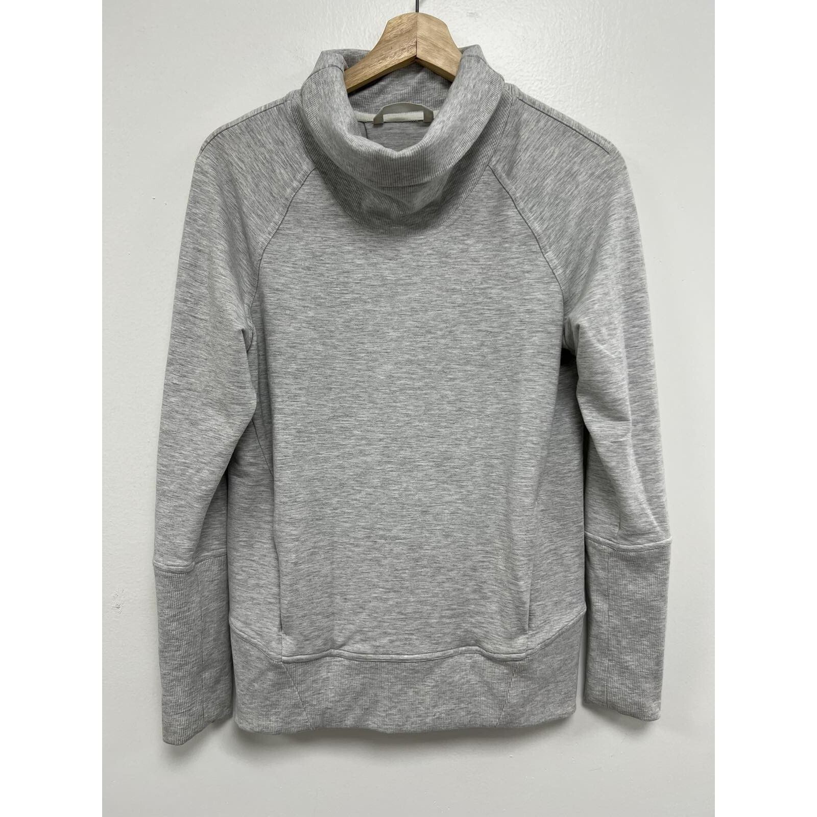 Lululemon Lululemon Women High Lines Cowl Neck Pullover Size 4 A001479 Size S / US 4 / IT 40 - 2 Thumbnail
