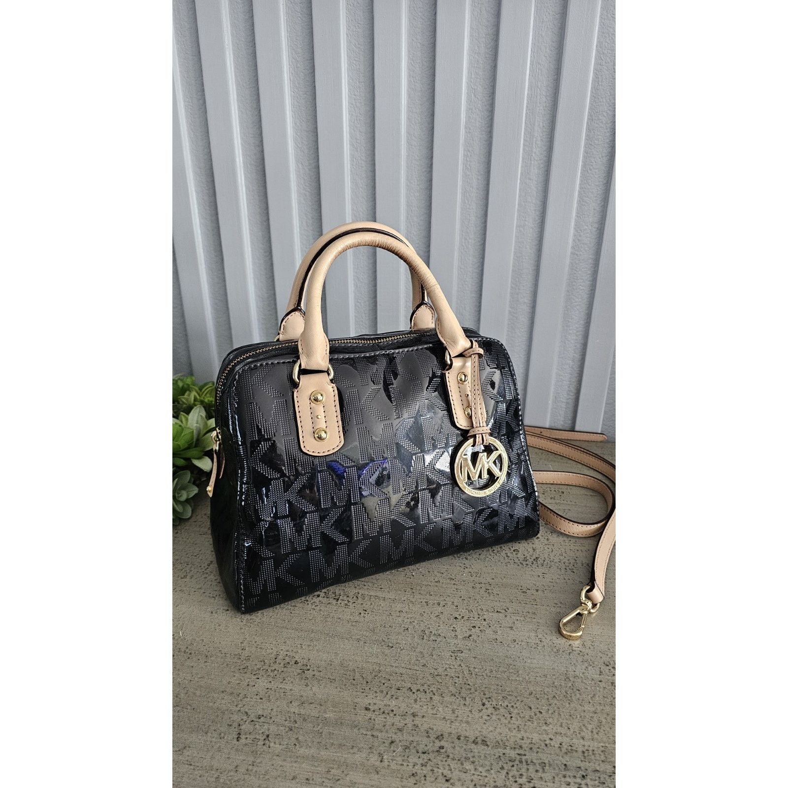 Michael Kors Michael Kors Signature Black Patent Leather Monogram Size ONE SIZE - 10 Thumbnail