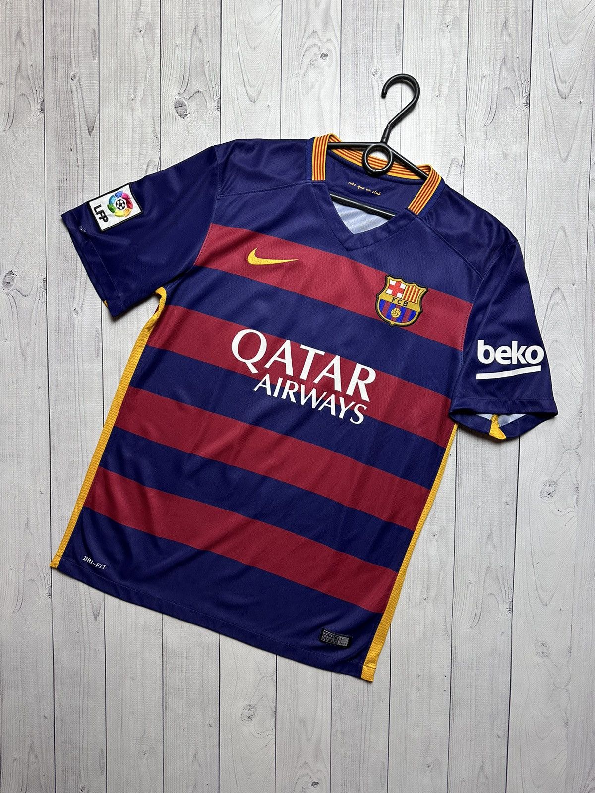 Nike × Vintage Vintage Nike Barcelona soccer jersey size M Size US M / EU 48-50 / 2 - 1 Thumbnail