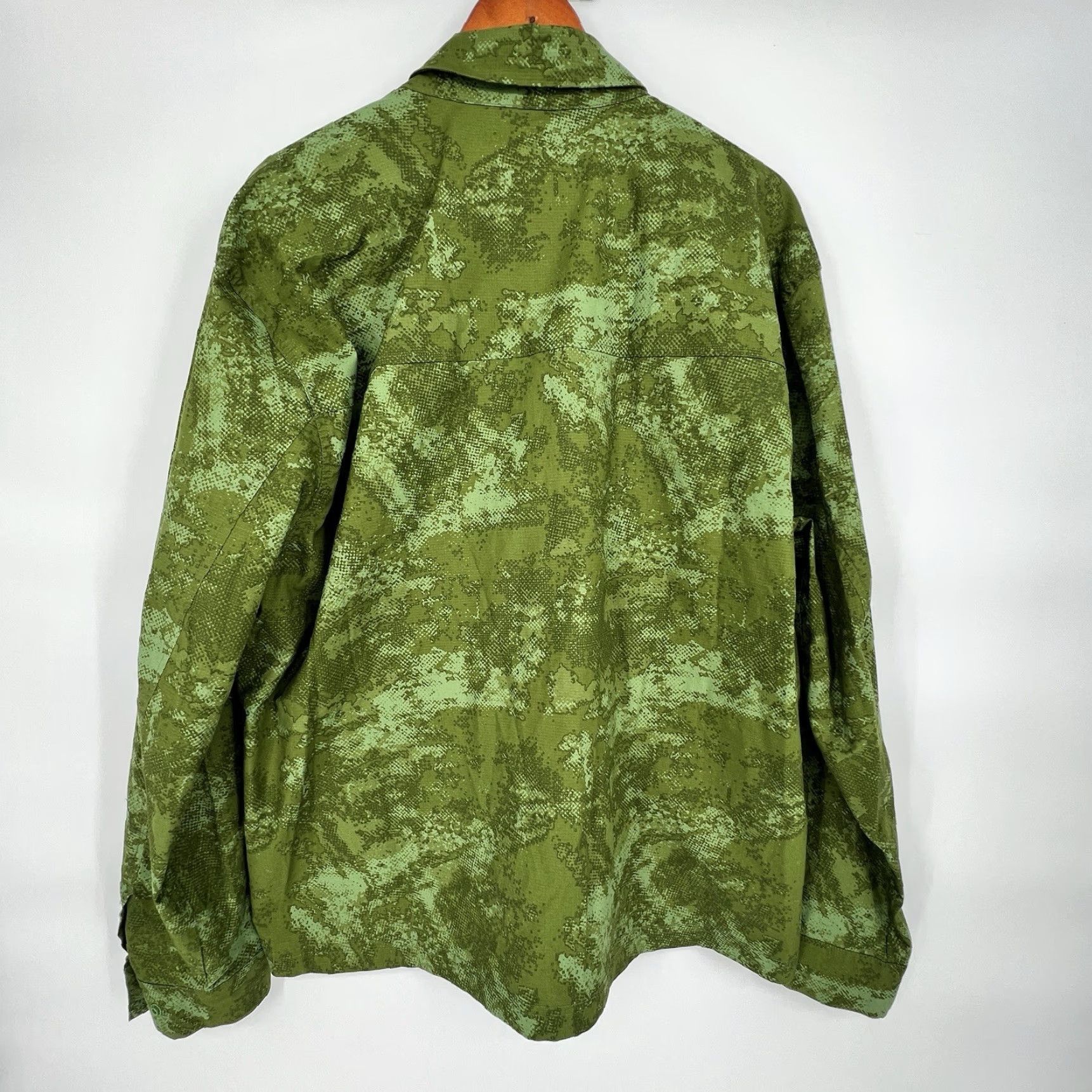 Fabletics VINTAGE? No — Men’s Fabletics The Heights Jacket Green Camo Full Zip M Regular Windbreaker Jacket Mens Green Camouflage Logo Zipper Size US M / EU 48-50 / 2 - 3 Thumbnail