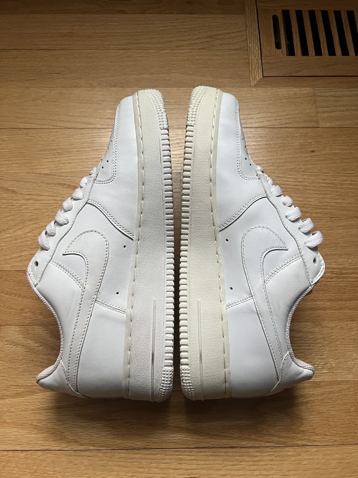 Vintage Vintage 2004 Nike Air Force 1 White/White Size 9 Size US 9 / EU 42 - 6 Thumbnail