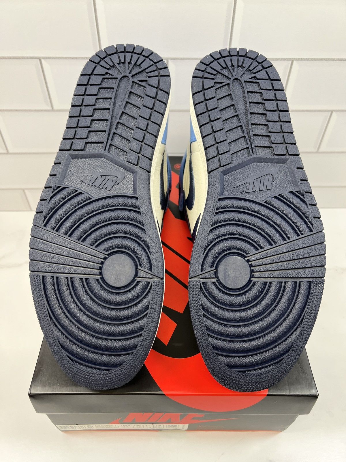 Jordan Brand Nike Retro Air Jordan Obsidian Obsidians UNC Navy Blue 1s 1 Size US 11 / EU 44 - 4 Thumbnail